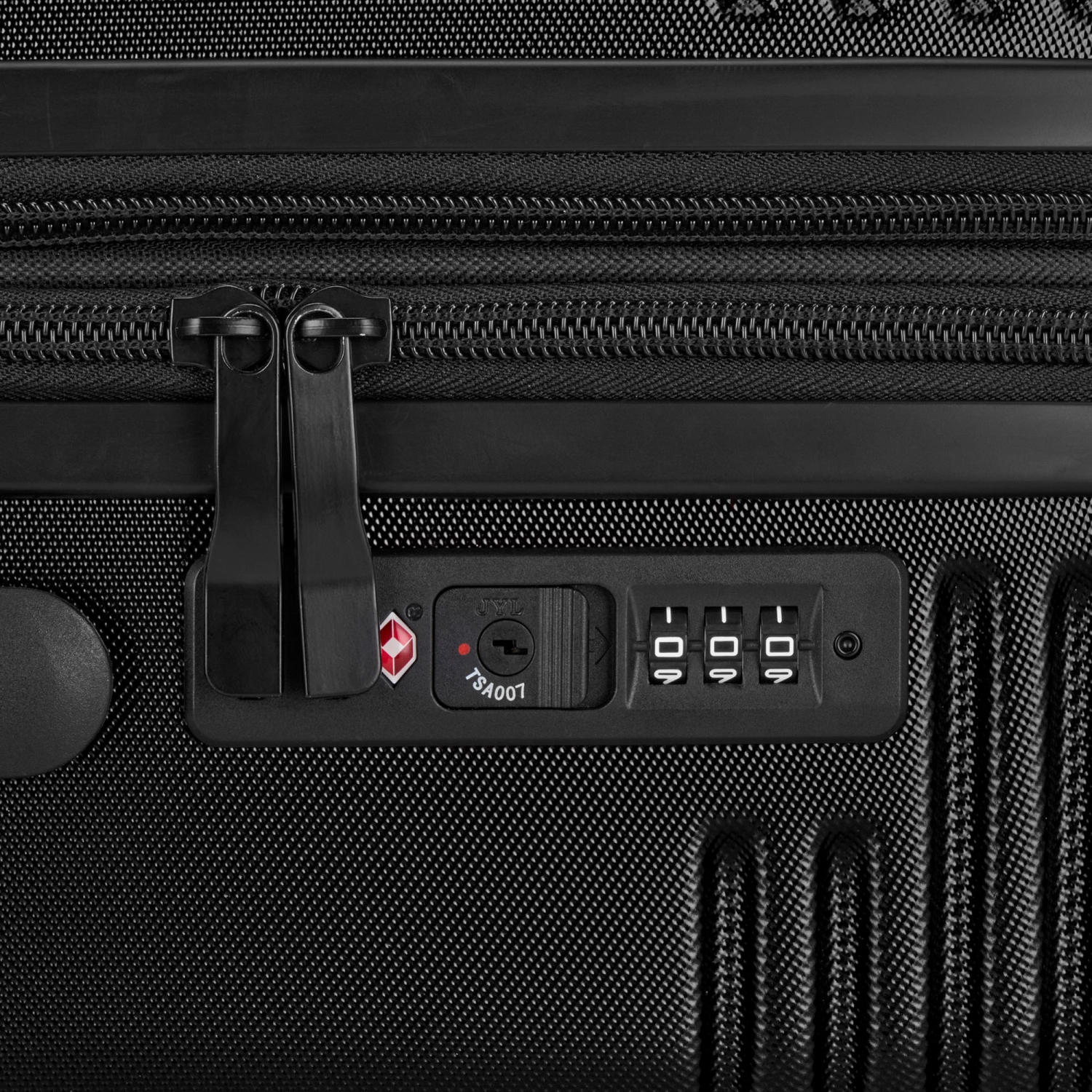 Valise rigide moyenne Nashville de Bugatti avec verrou approuvé par la TSA - Noir