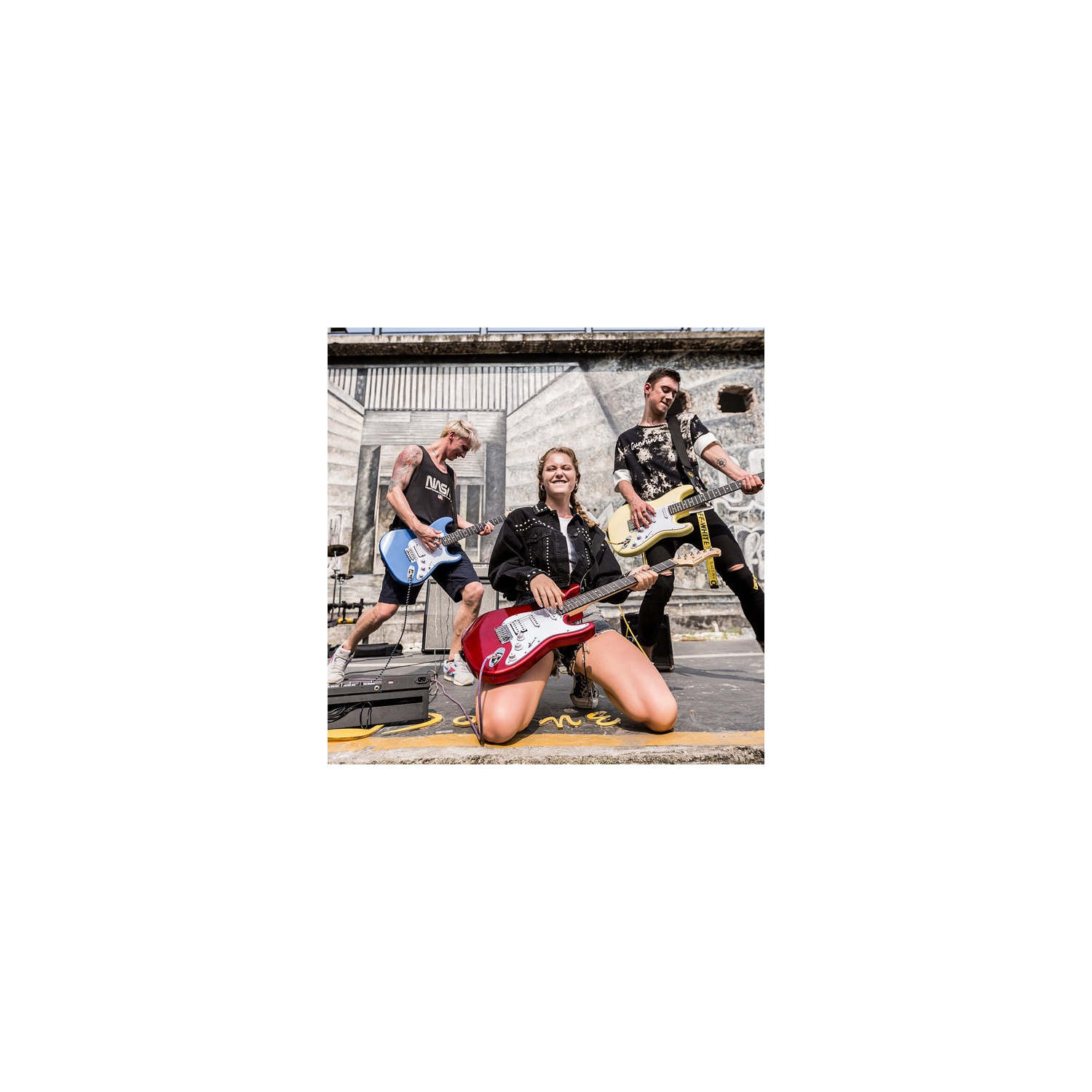 Donner DST-100 39 Inch ST Electric Guitar Kit with Amplifier Solid Body H-S-S Pickup - Right Handed