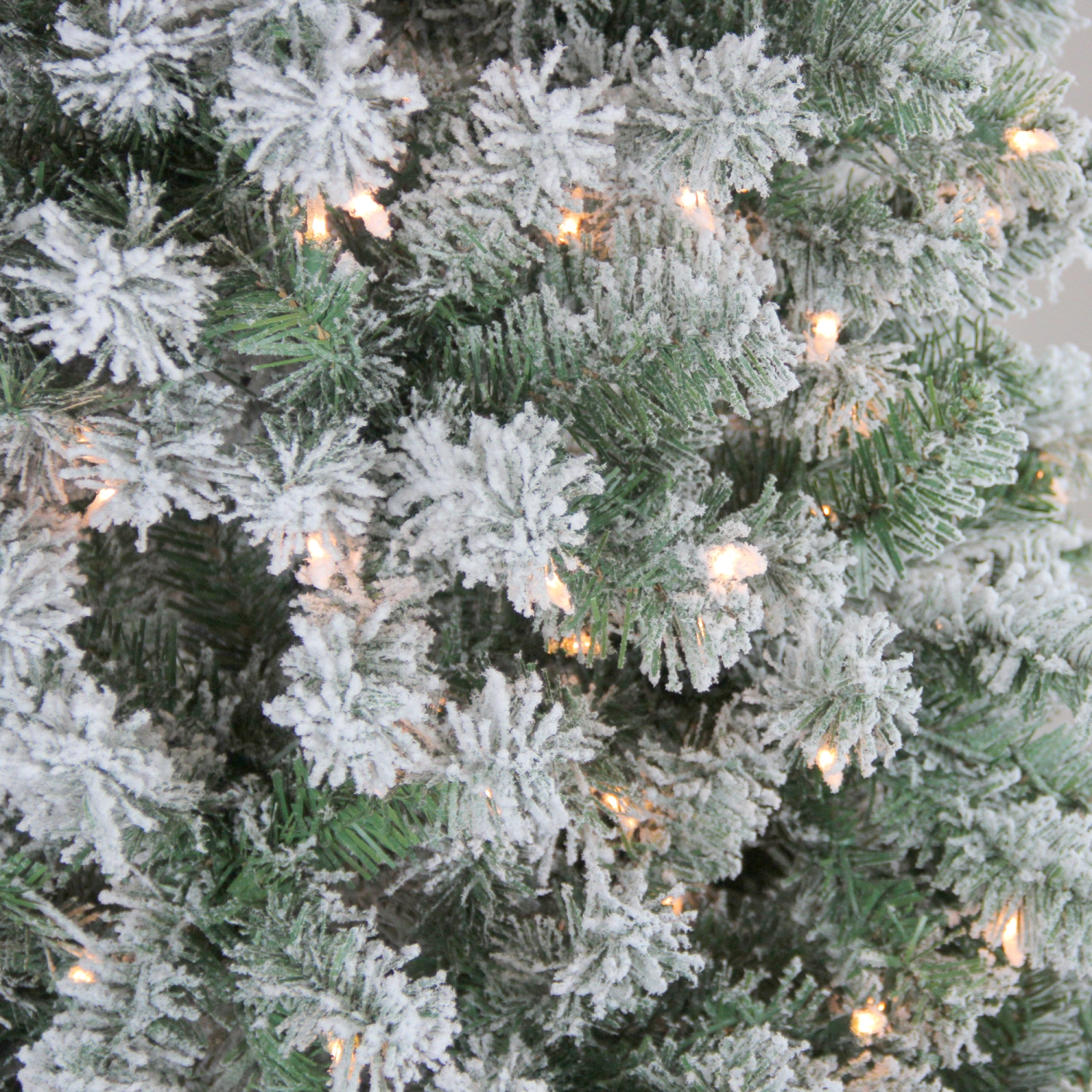 Pin de Noël artificiel floqué floqué de 9 pi – lumières transparentes