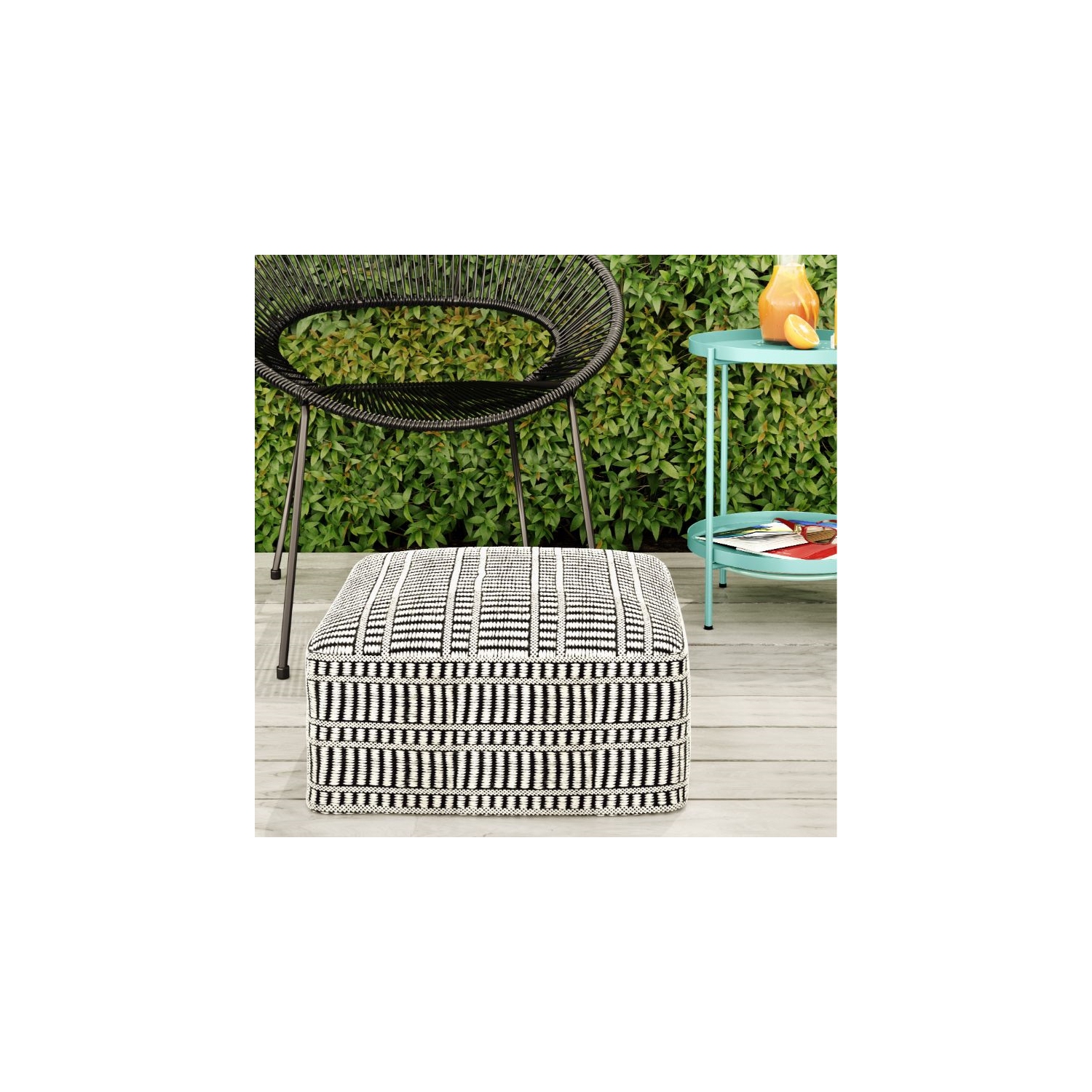 Pouf tissé carré Boho Spermettre de Simpli Home - Noir et blanc