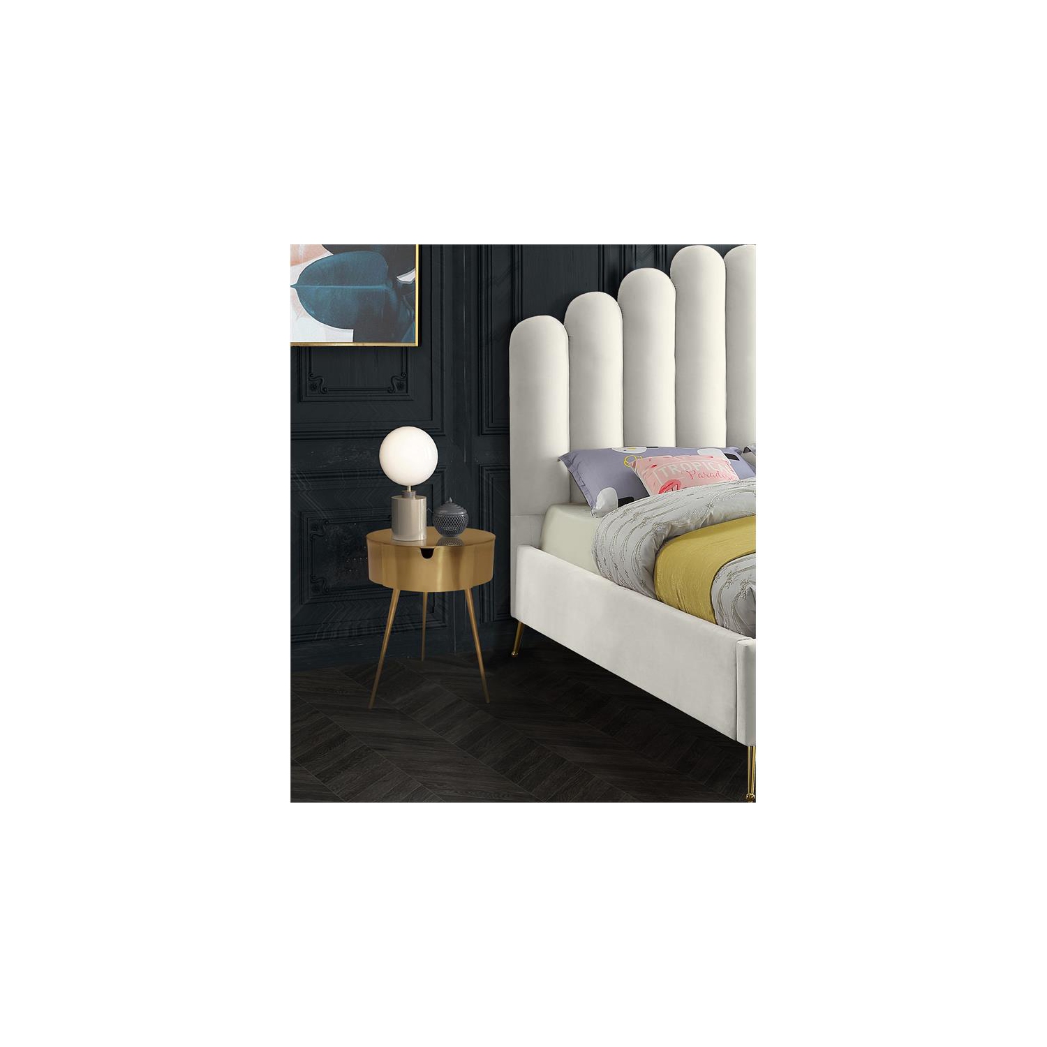 Table de chevet en métal doré Bali de Meridian Furniture