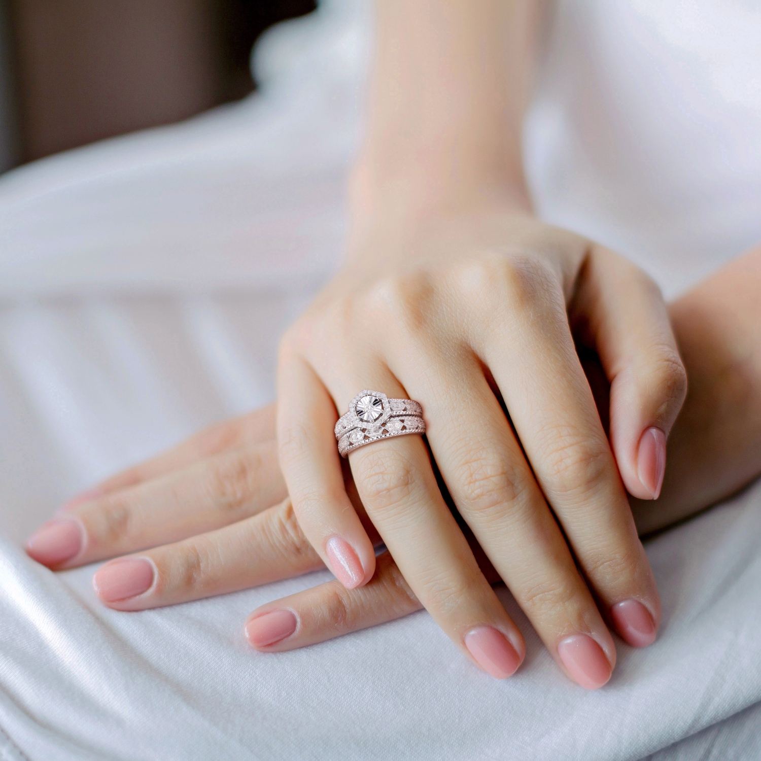 Amour 1/4 CT TW Diamond Halo Bridal Ring Set Silver - Size 7