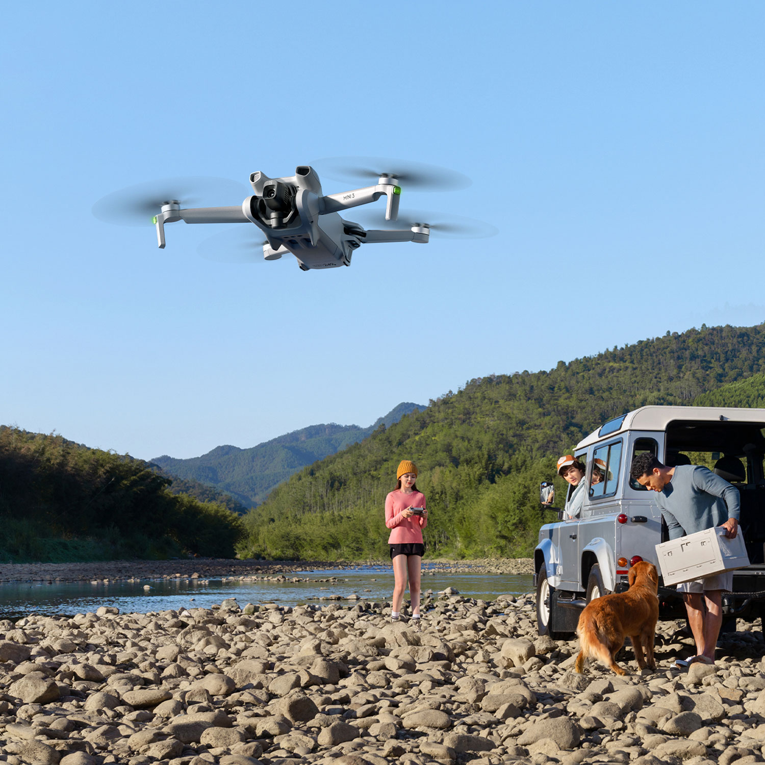 DJI Mini 3 Quadcopter Drone Fly More Combo & Remote Control with Built-in Screen - Grey