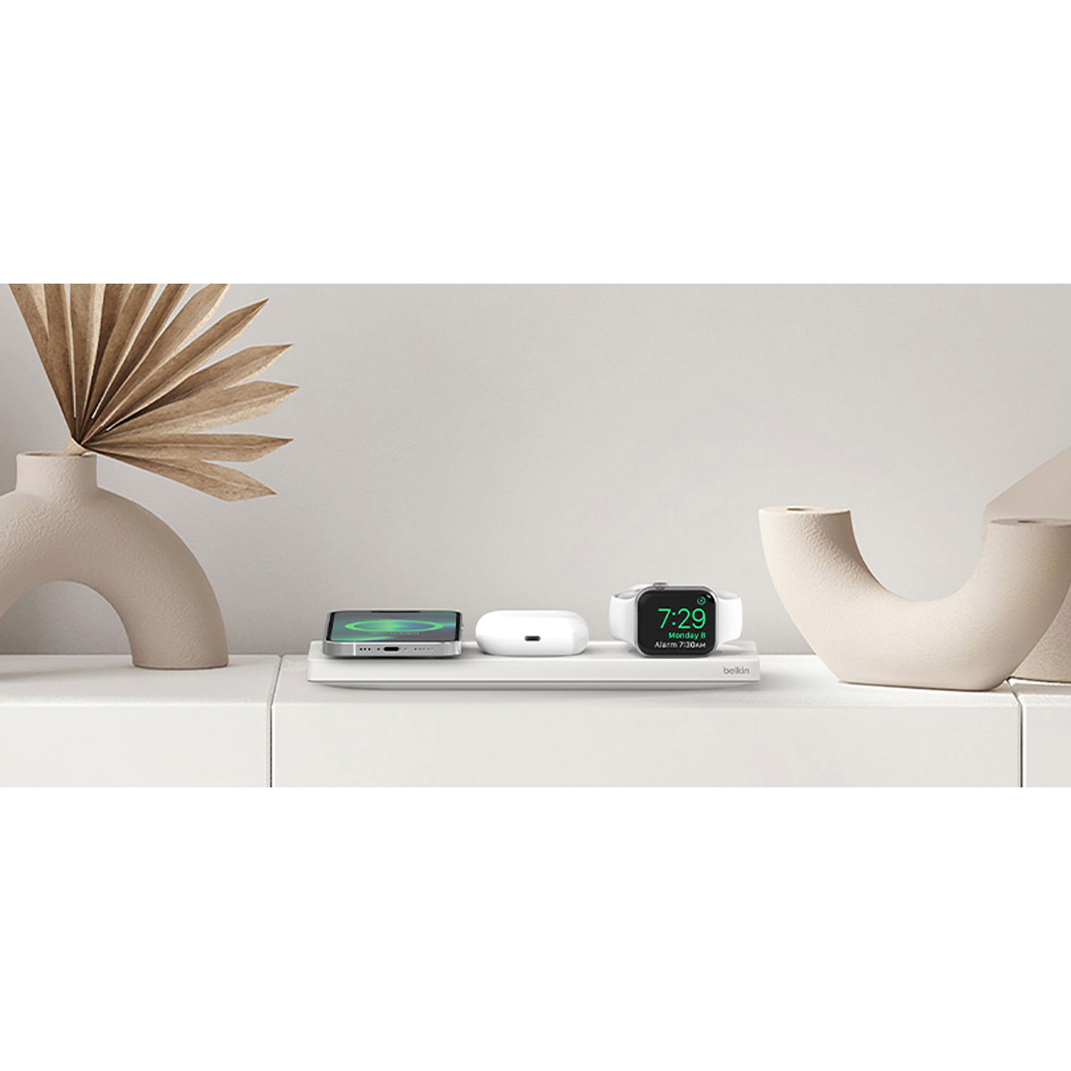 Tapis de chargement sans fil 3-en-1 MagSafe de Belkin pour Apple Watch, iPhone 15/14/13/12 et AirPods - Noir