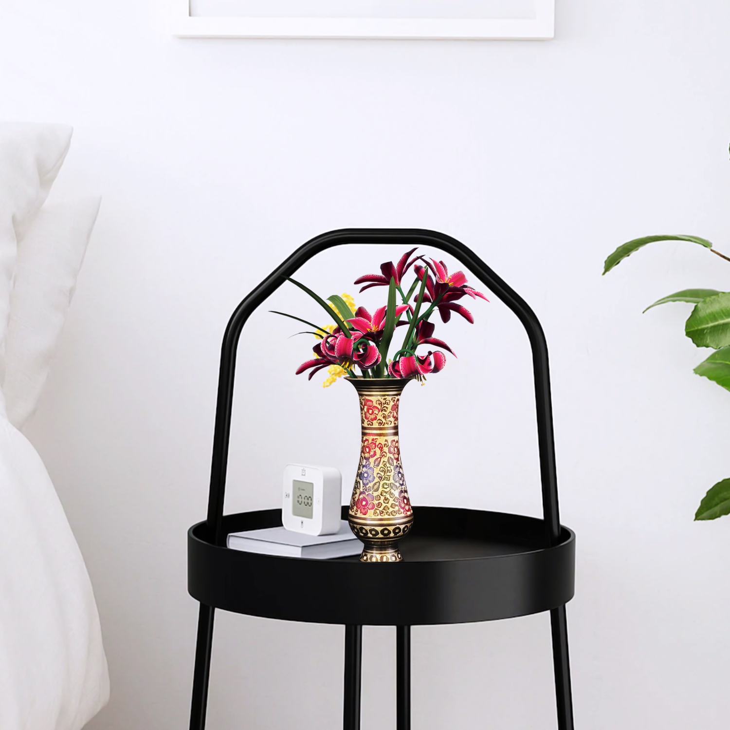 Métal gravé - vase coloré