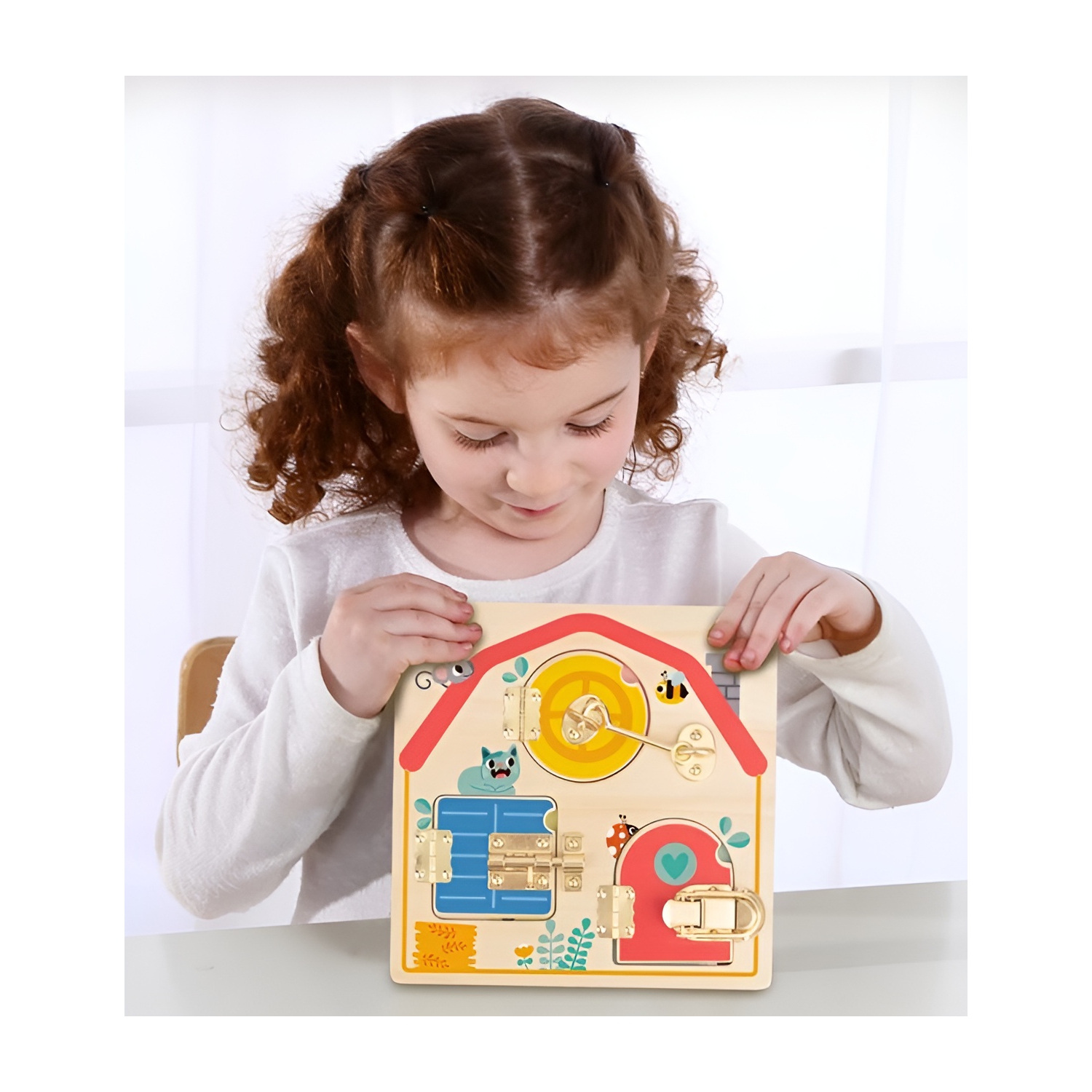 TOOKYLAND Tableau d'Activités avec Loquets - Jouet de Développement de la Motricité Fine en Bois, 3 Ans +