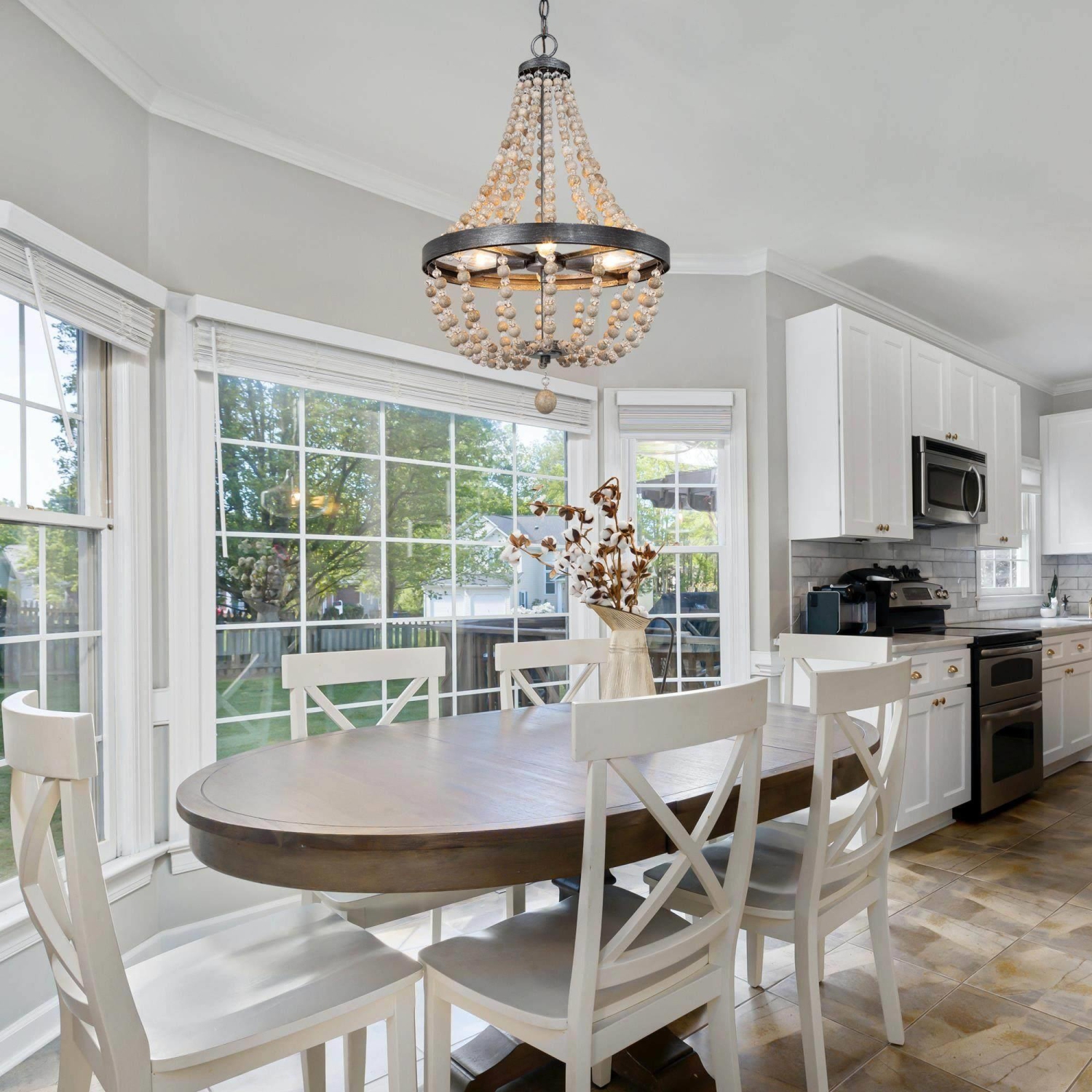 Suspension moderne champêtre à 4 lampes en perles de bois, empire bohémien