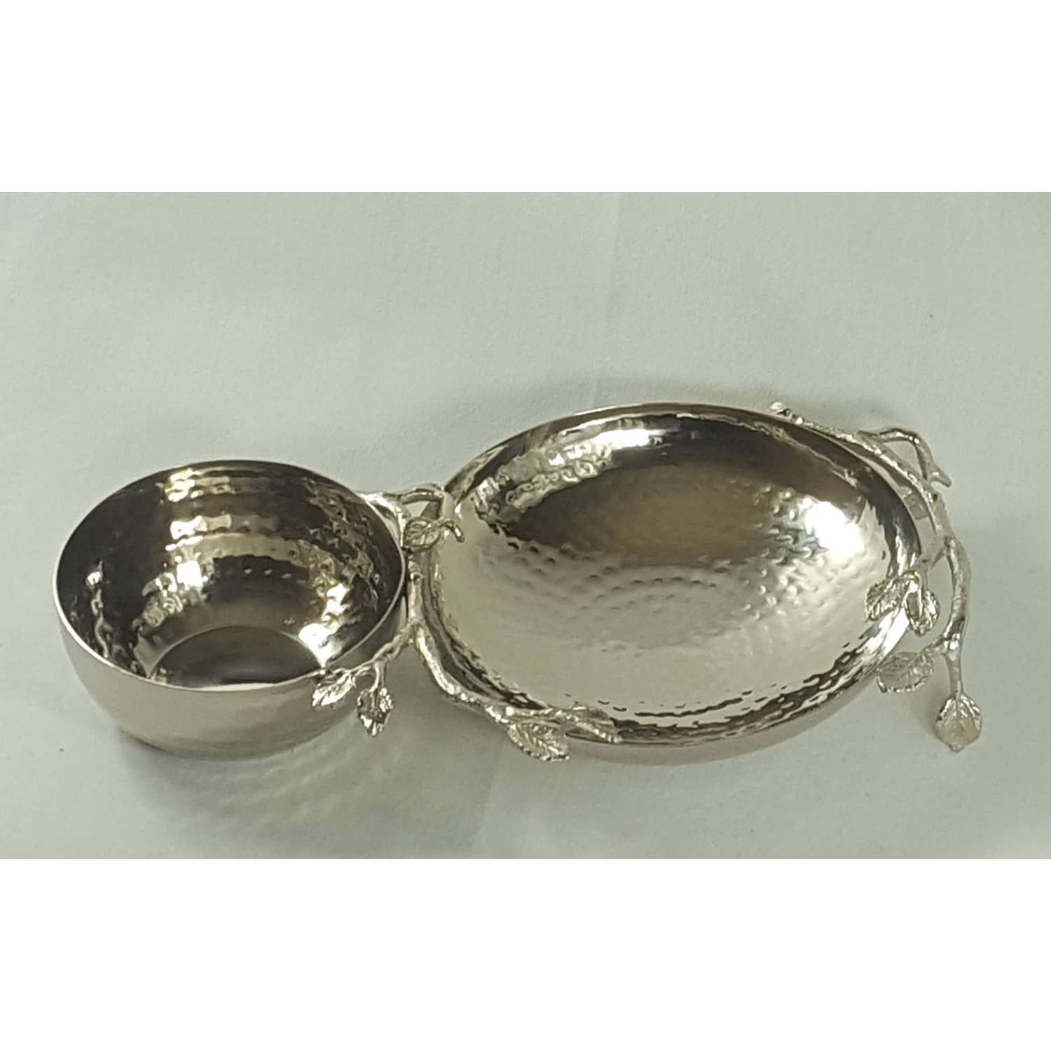 Il est fait de copeaux de feuilles et de trempette