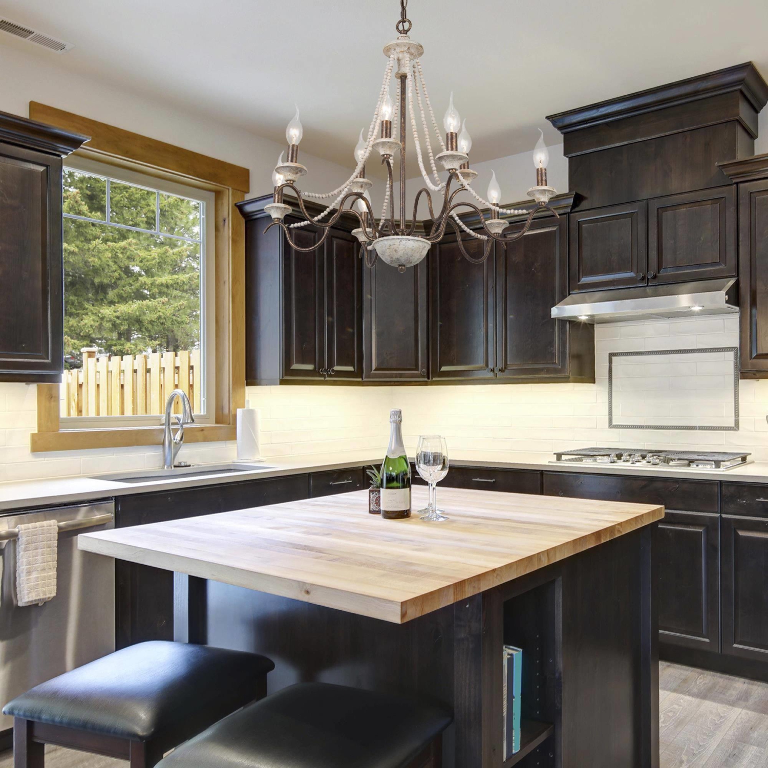 Lustre champêtre à 9 lumières avec perles en bois