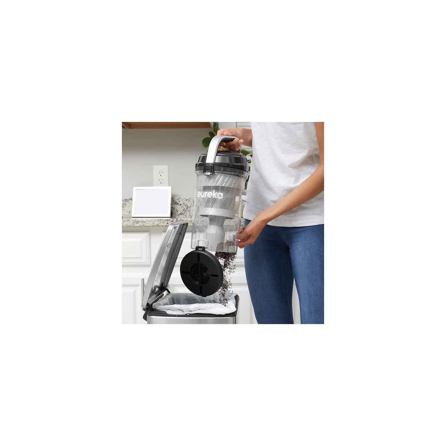 ASPIRATEUR VERTICAL ANTI-ENCHEVÊTREMENT NEU612 DASHSPRINT D'EUREKA AVEC PHARES OUVERTS