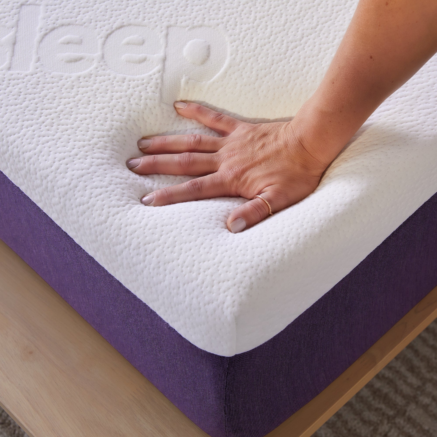 Matelas antimicrobien en mousse à mémoire 10 po Origin de Polysleep | housse imperméable perméable à l'air, lit hybride haut de gamme dans une boîte,