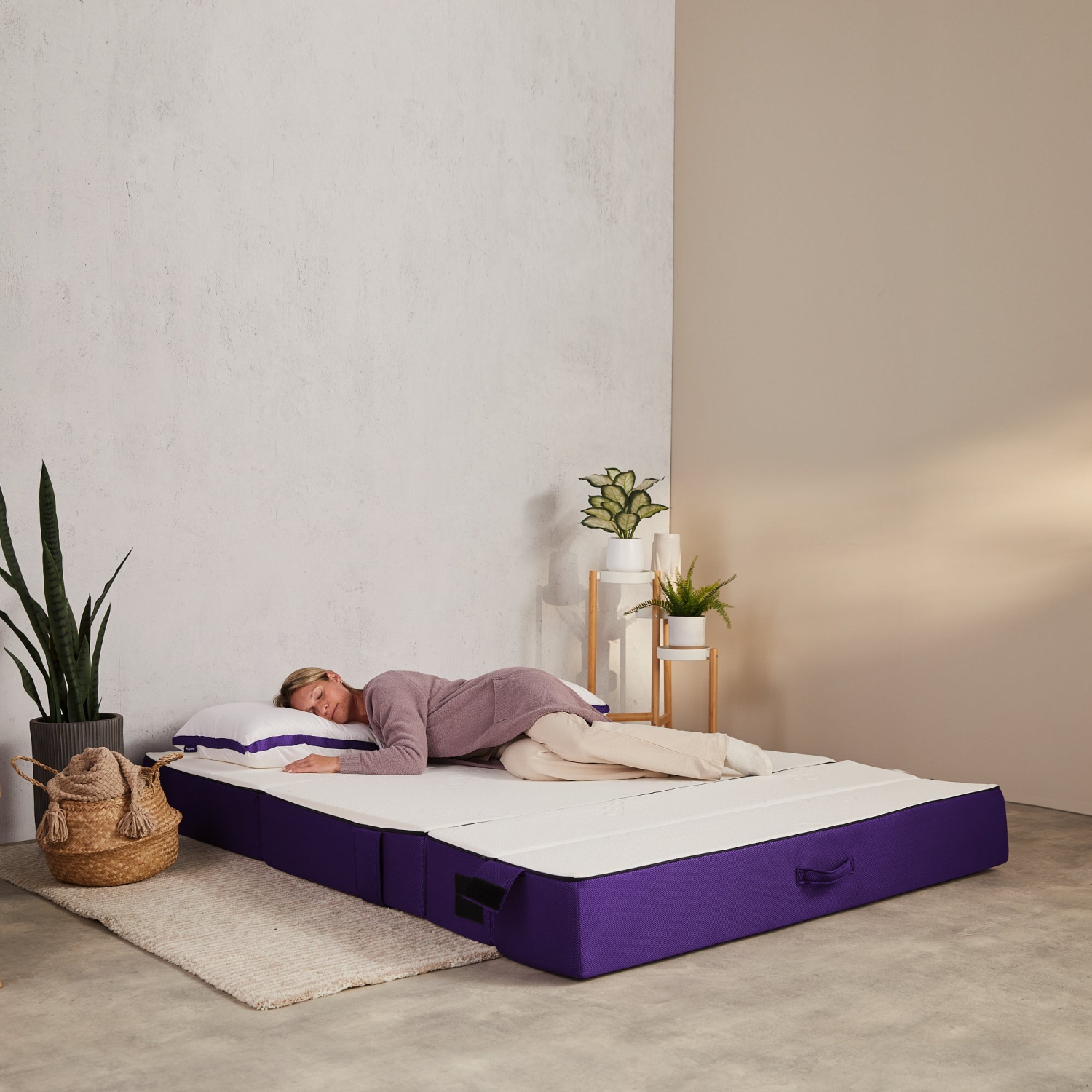 Matelas et sofa pliants en mousse à mémoire PolyCouch de Polysleep – pour invités, sous-sols, dortoirs de collège, salon ou chambre d'enfant –