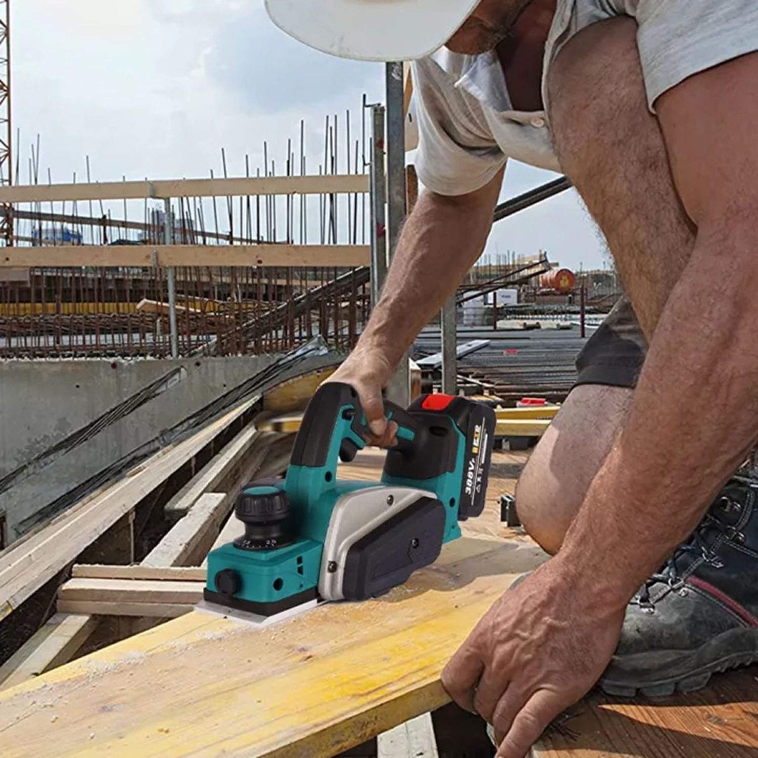 Rabot sans fil 18 V avec batterie et chargeur, rabot à main électrique avec largeur de 82 mm et profondeur de 2 mm, 15 000 tr/min