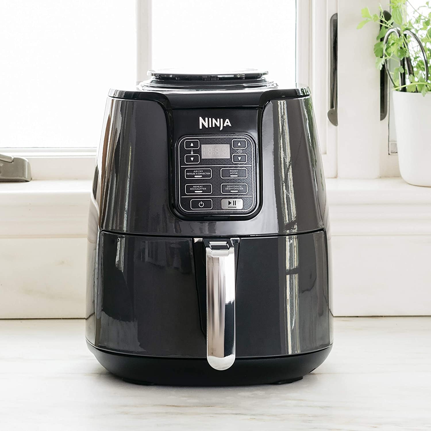 NINJA AF101C, Air Fryer, 3.8L Less Oil Electric Air Frying, Equipped with Crisper Plate + Multi-Layer Rack + Non Stick Basket, Black, 1550W,