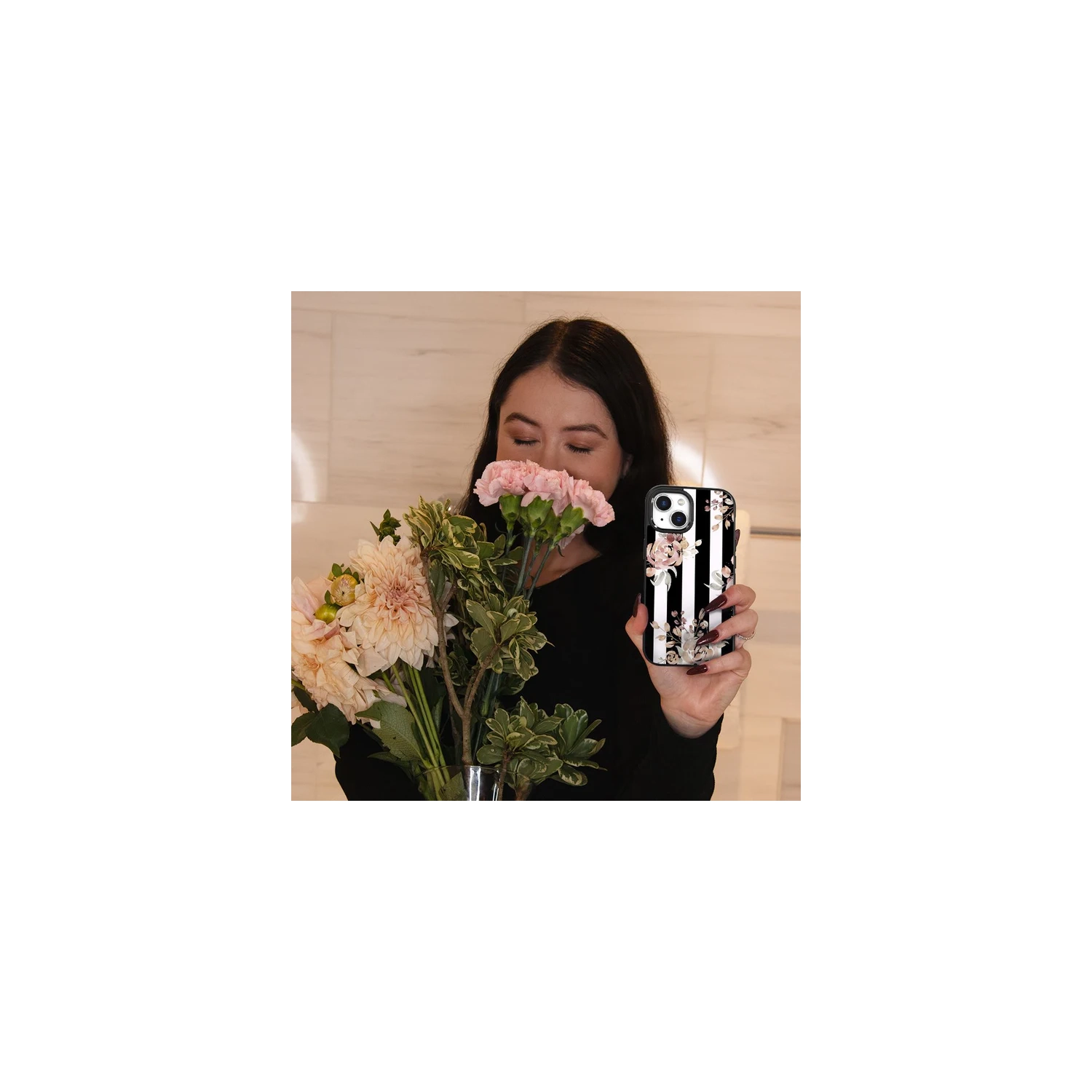 MagSafe iPhone 14 Black Flower Case