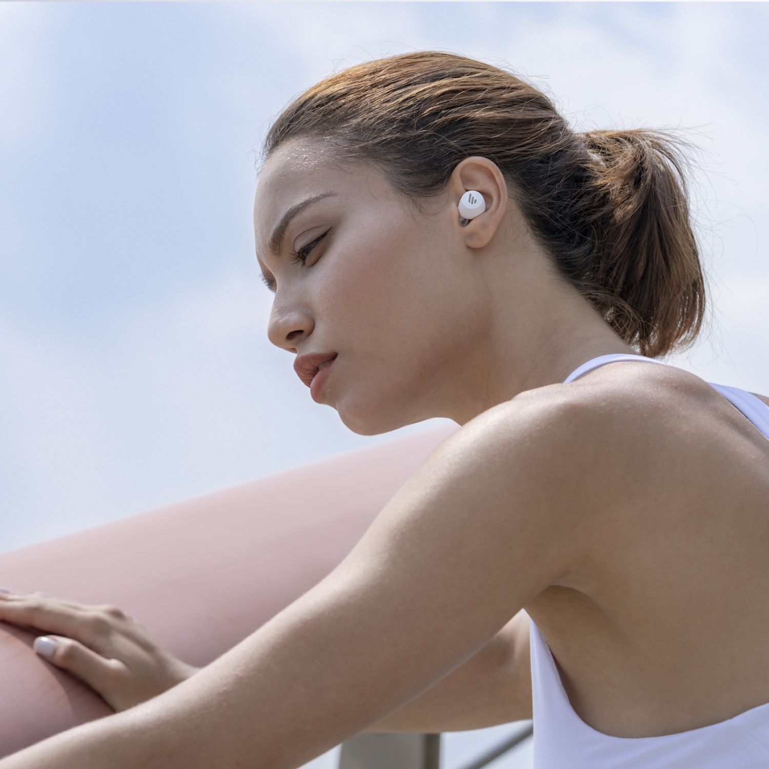 Écouteurs boutons 100 % sans fil TWS6 d'Edifier, profil ultramince Sports - Blanc