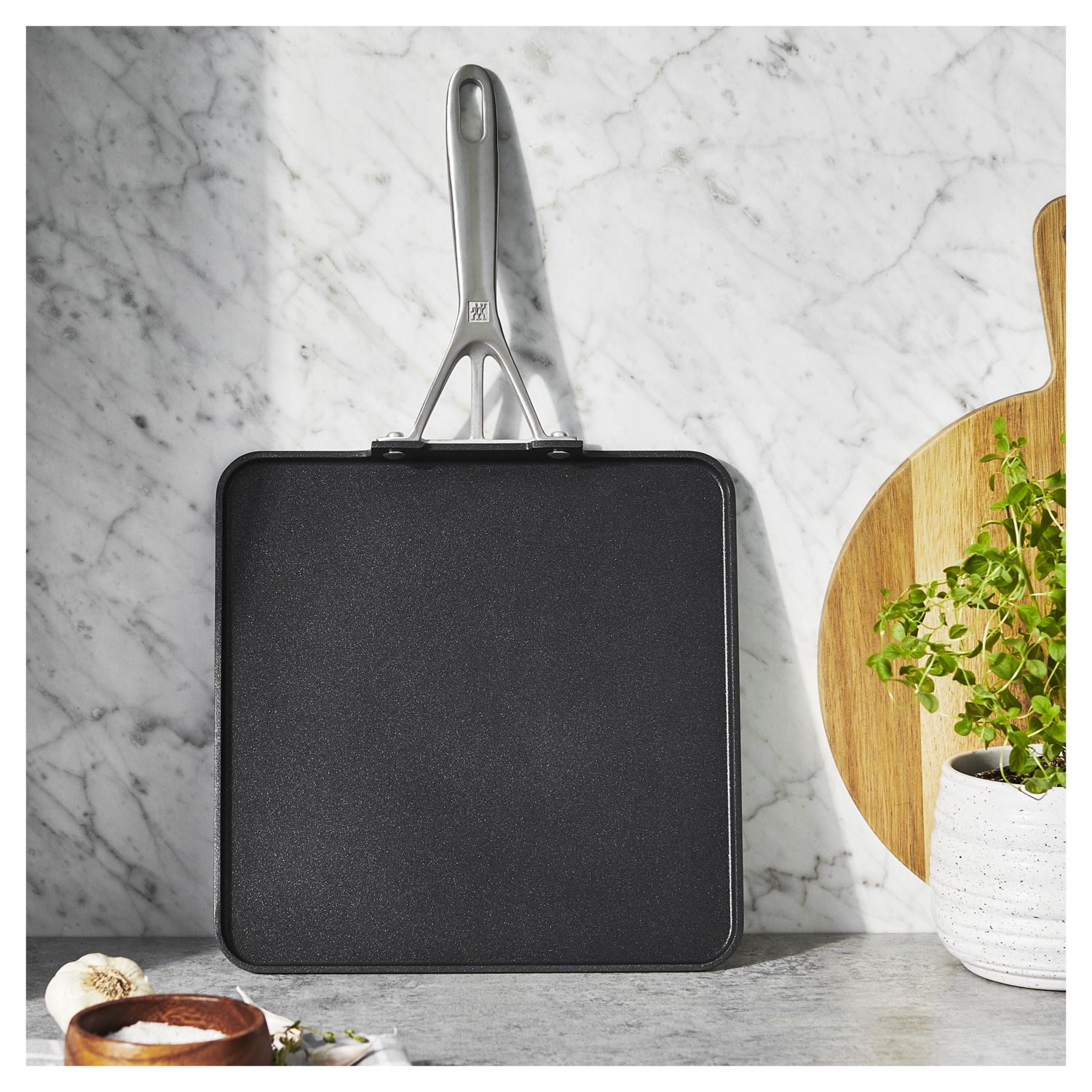 ZWILLING – Poêle à griller carrée en aluminium Motion 28&nbsp;cm/11&nbsp;po, noir