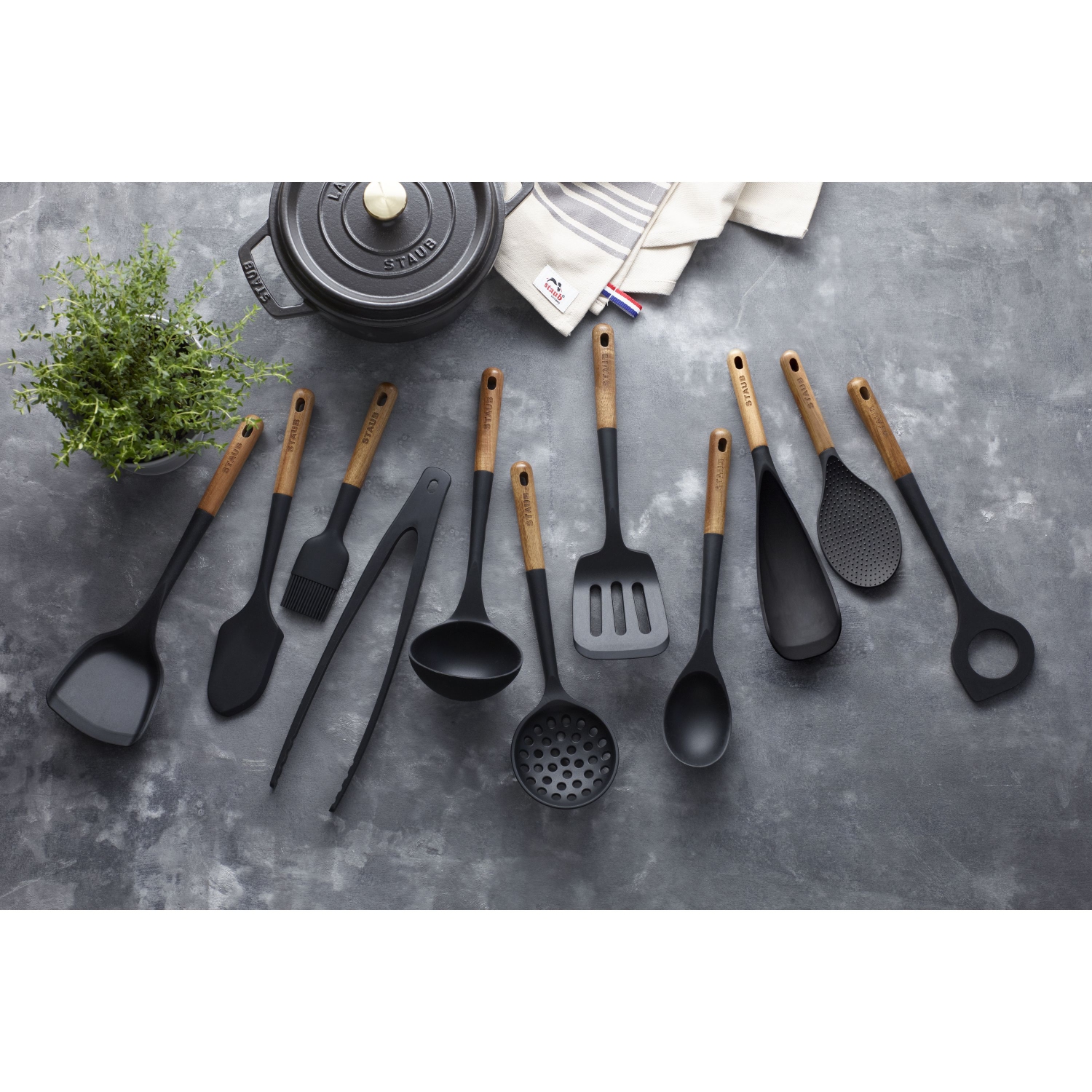 Spatule en silicone DE 31 cm DE STAUB, noir
