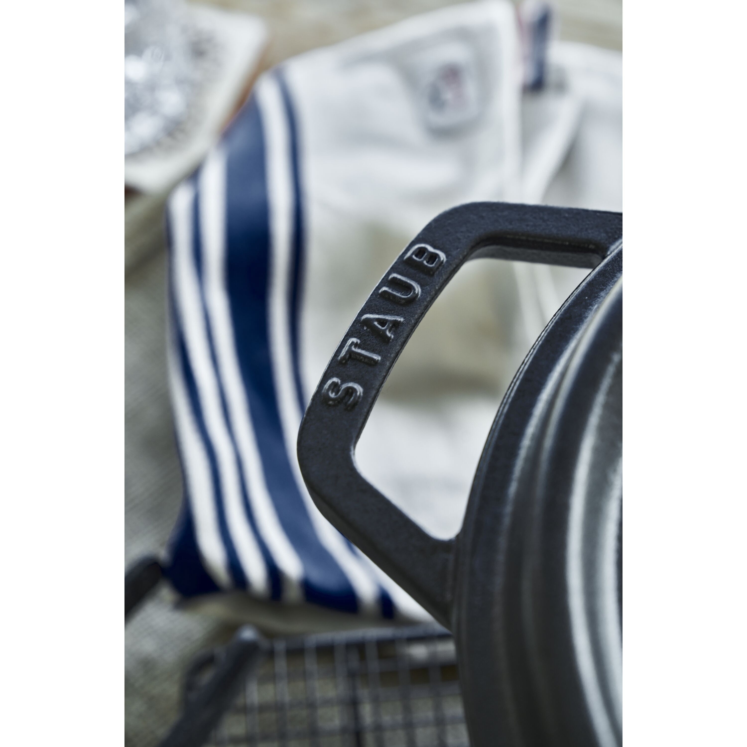 STAUB La Cocotte 12 L Cast Iron Oval Cocotte, Black