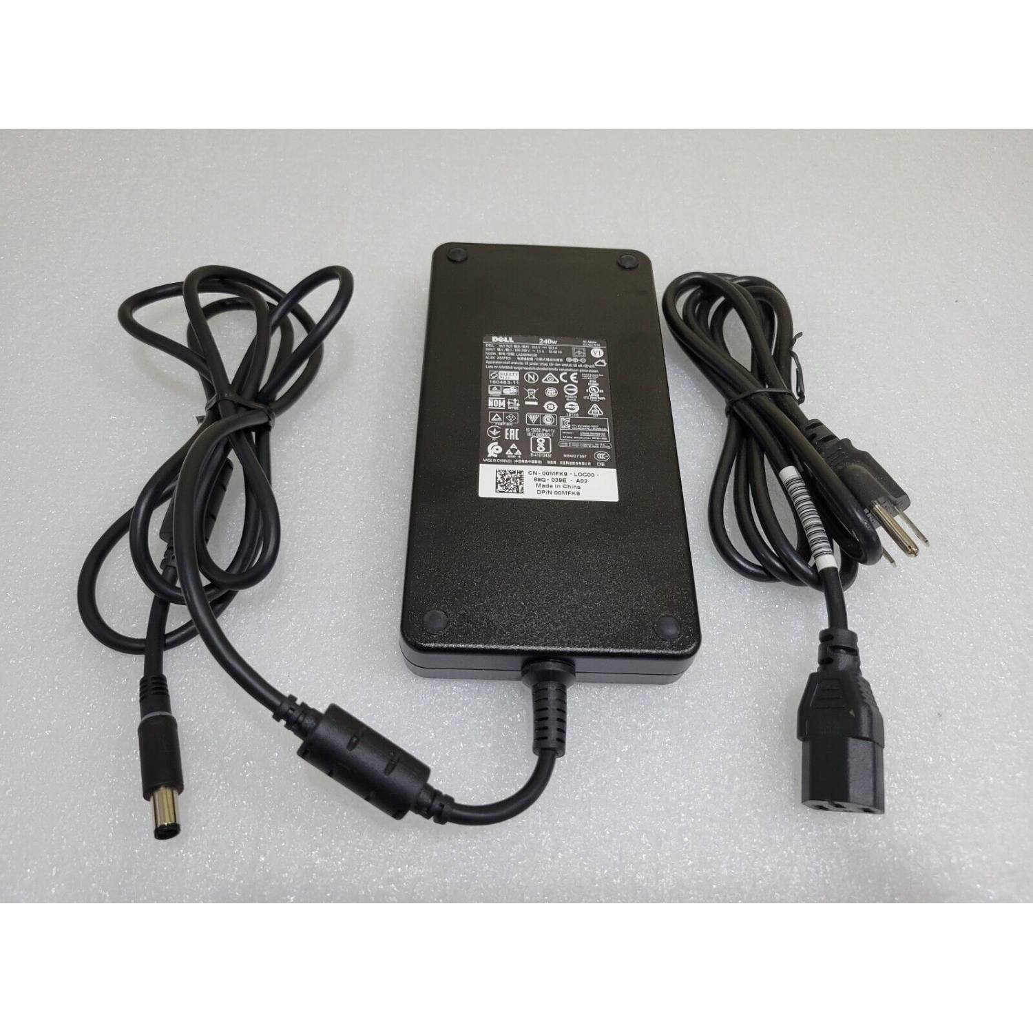 Remis à neuf Véritable Dell 19.5V 12.3A 240W 03KWGY/00MFK9 Chargeur Adaptateur secteur