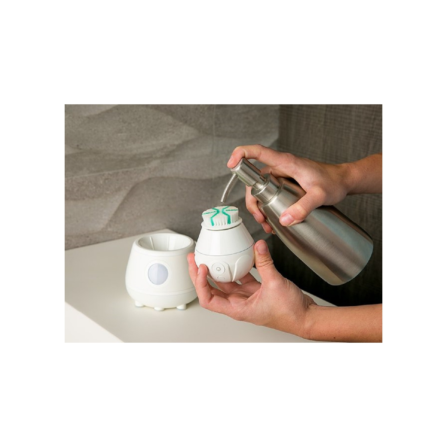 Tao Aura Clean Brosse faciale orbitale avec station de base et lot de 3 accessoires