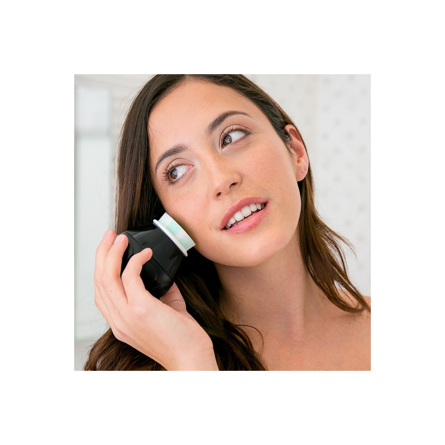 Tao Aura Clean Brosse faciale orbitale avec station de base et lot de 3 accessoires