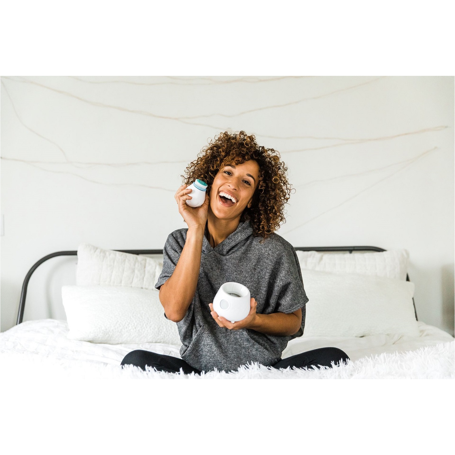 Tao Aura Clean Brosse faciale orbitale avec station de base et lot de 3 accessoires