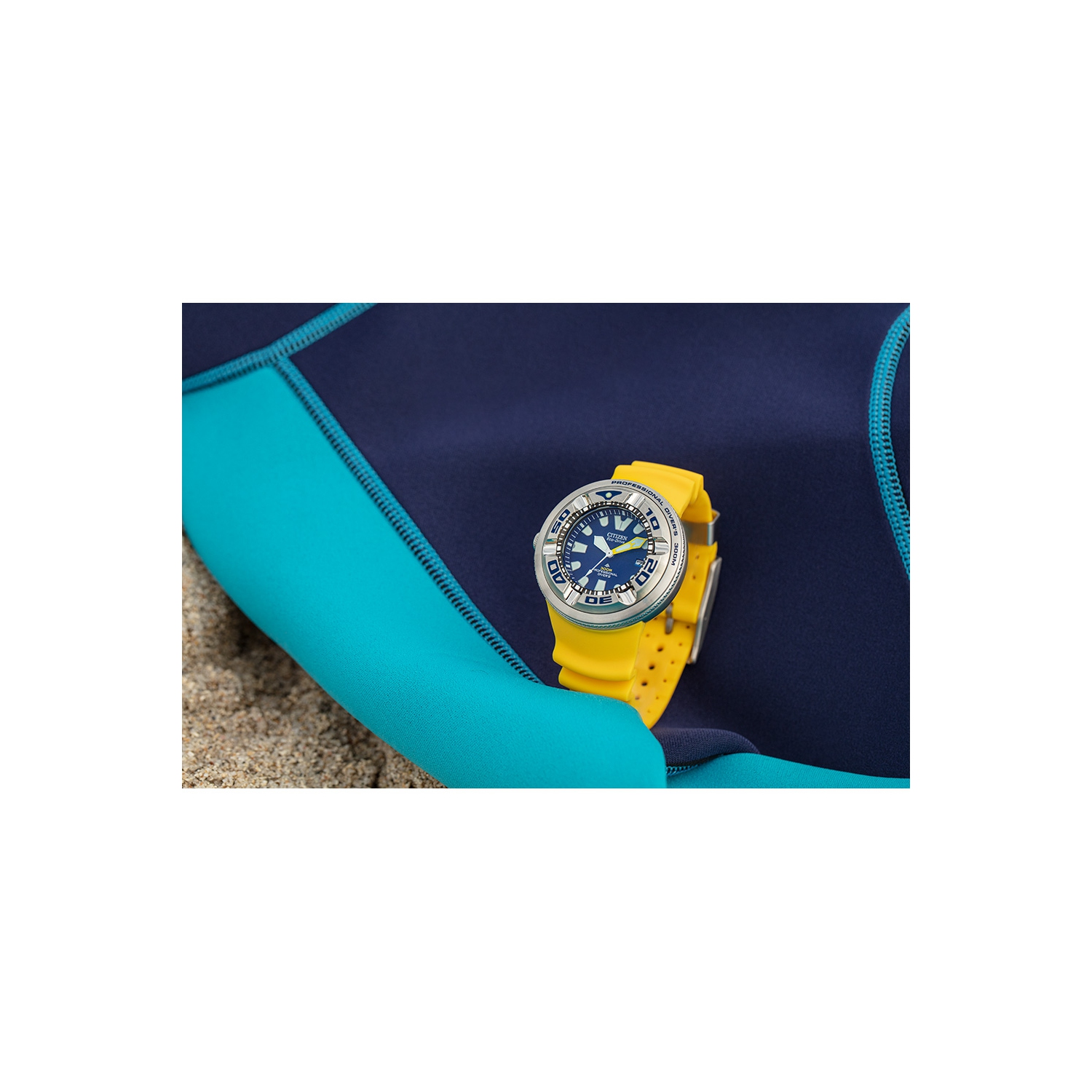 Montre pour hommes Eco-Drive Promaster Dive Ecozilla 48&nbsp;mm de Citizen avec boîtier en acier inoxydable argenté et bracelet en polyuréthane jaune