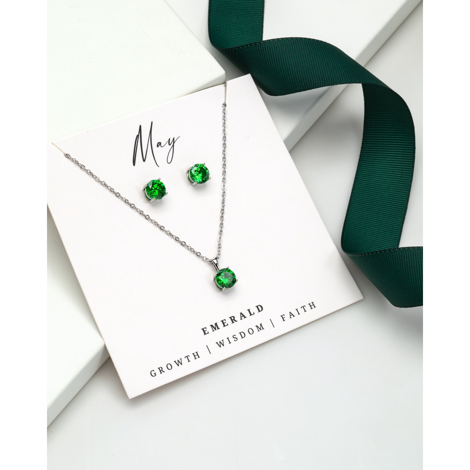 Boucles d'oreilles et collier, émeraude de mai, zircons cubiques et pierres d'anniversaire, ton argent