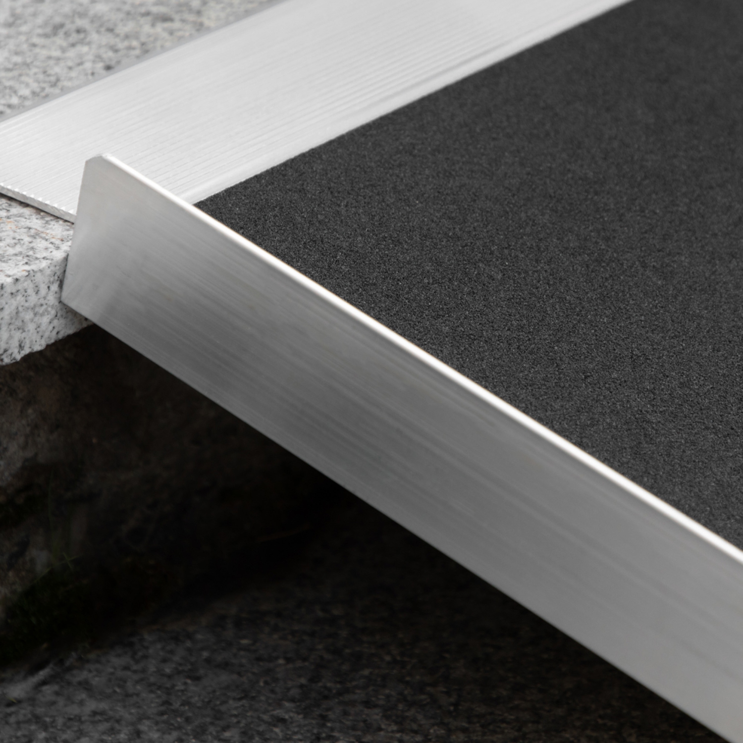 HOMCOM 2ft Portable Wheelchair Ramp Aluminum Threshold Mobility Single-fold for Scooter with Carrying Handle