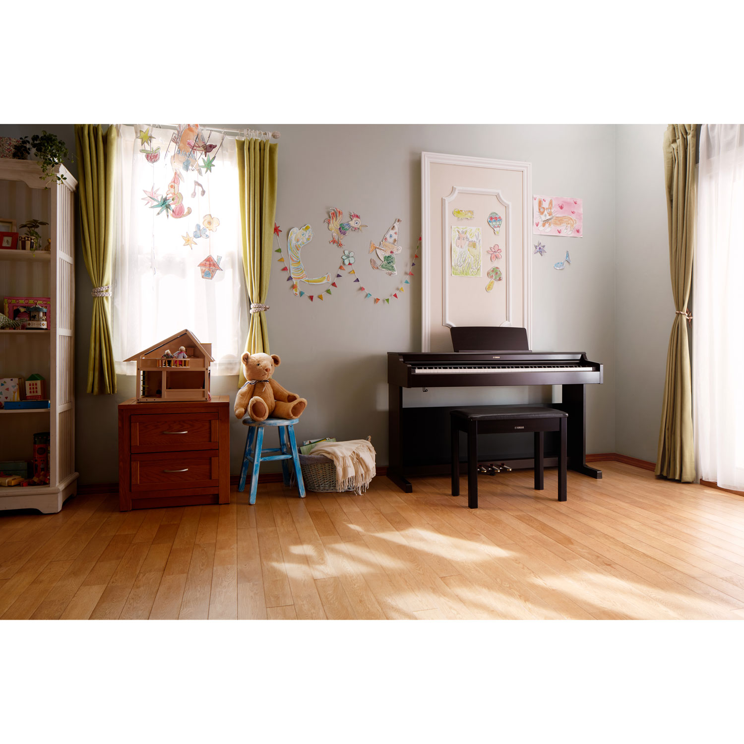 Piano numérique à 88 touches lestées à marteaux YDP165 ARIUS standard de Yamaha avec support, banc et 3 pédales - Palissandre