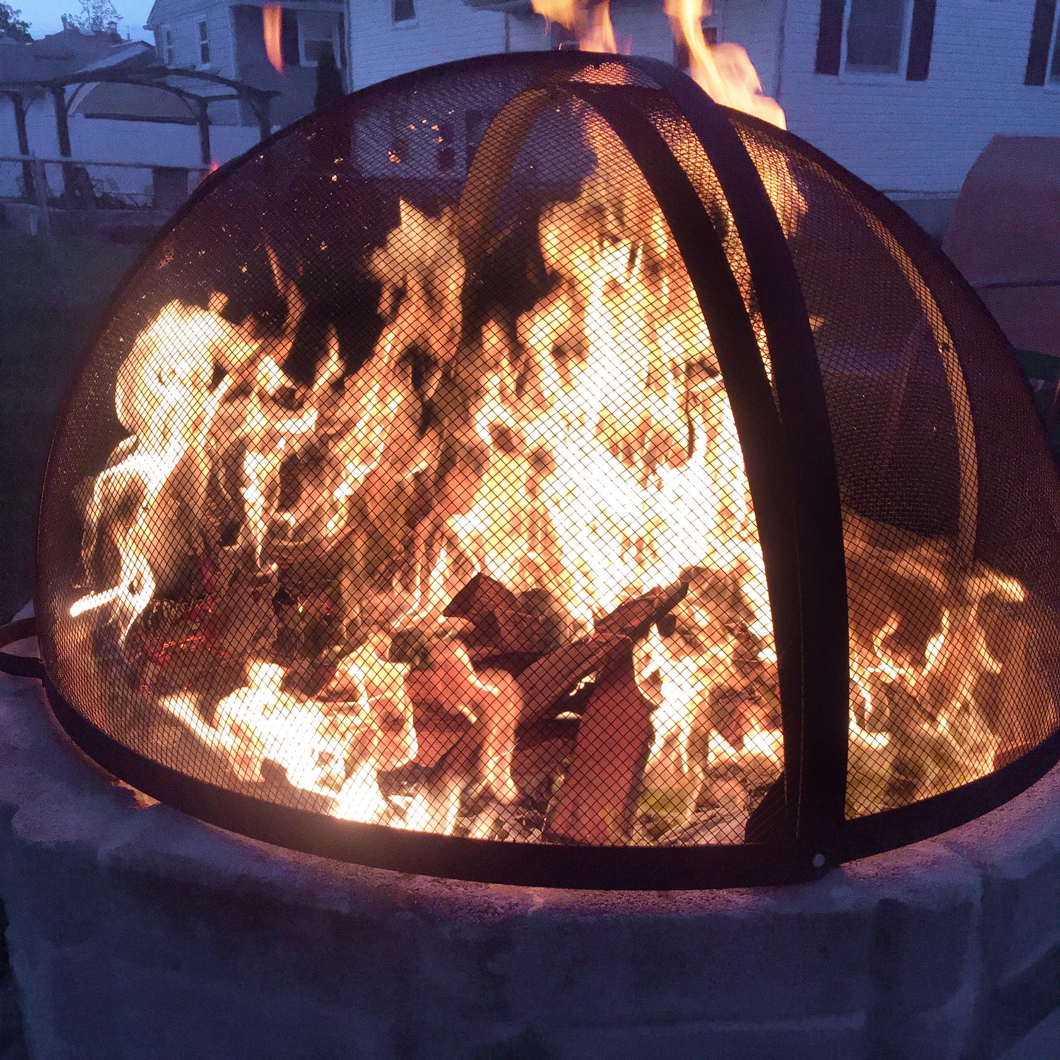 Sunnydaze 40 in Easy Access Steel Fire Pit Spark Screen