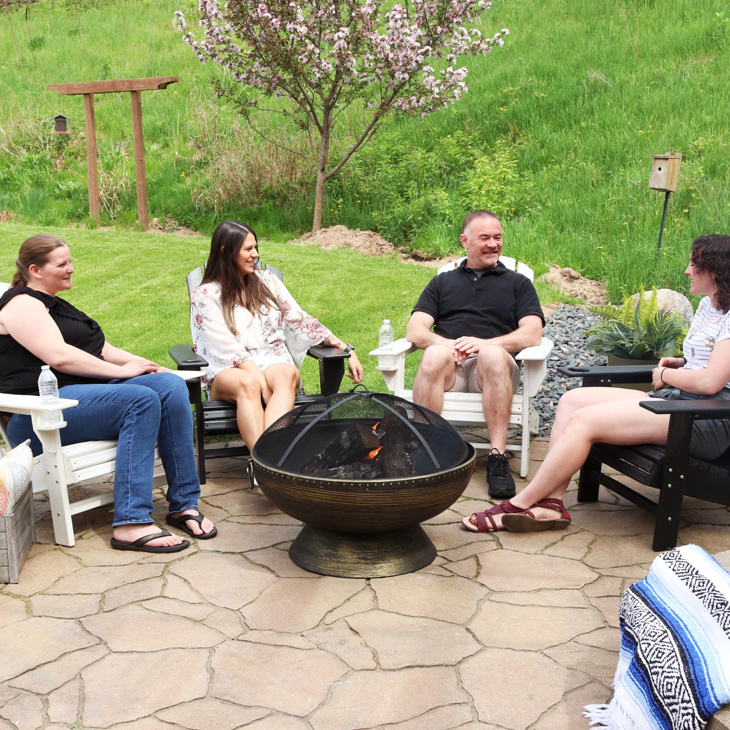 Sunnydaze 30 in Steel Fire Pit with Handles, Spark Screen, Poker, and Grate