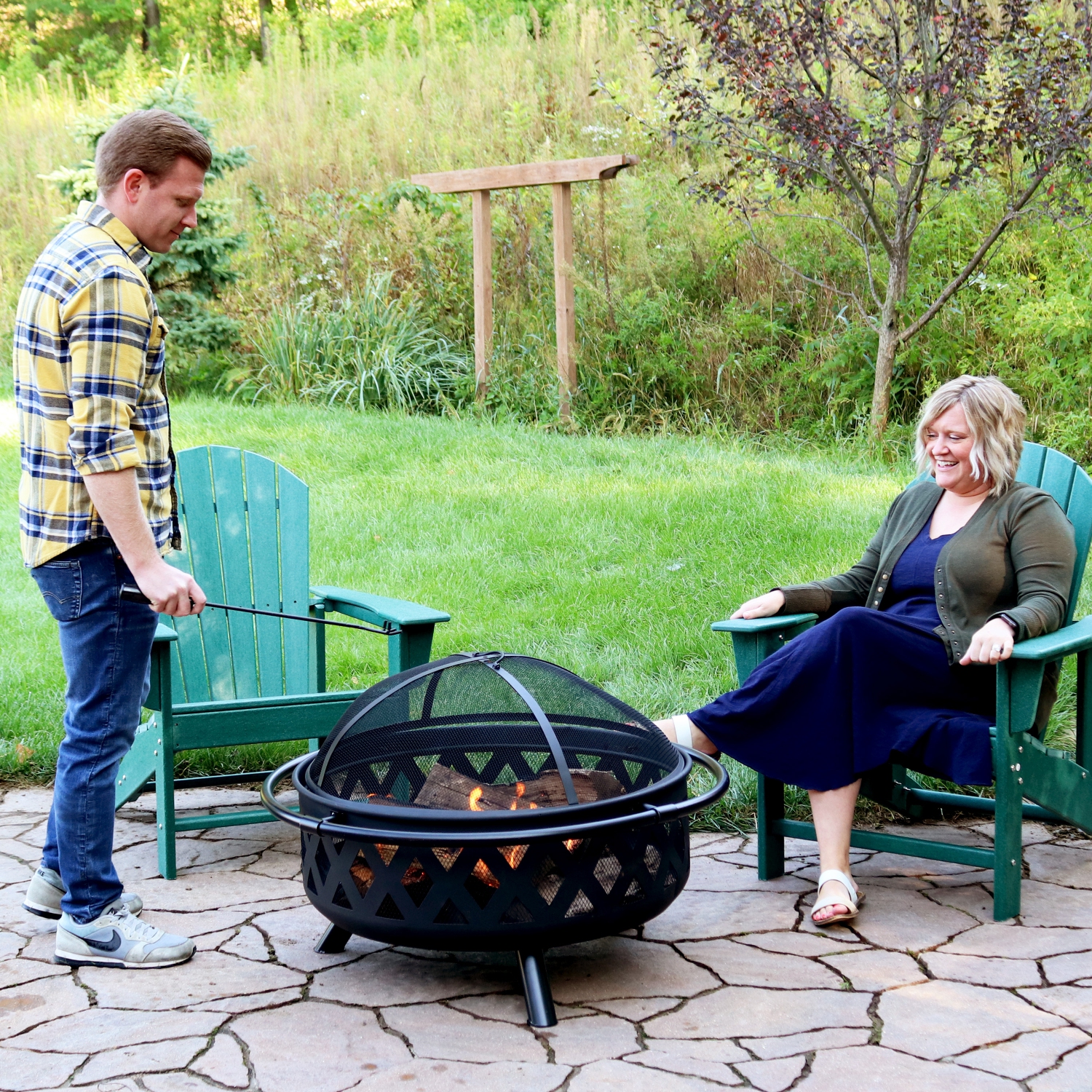Sunnydaze 36 in Crossweave Steel Fire Pit with Screen, Poker, and Cover