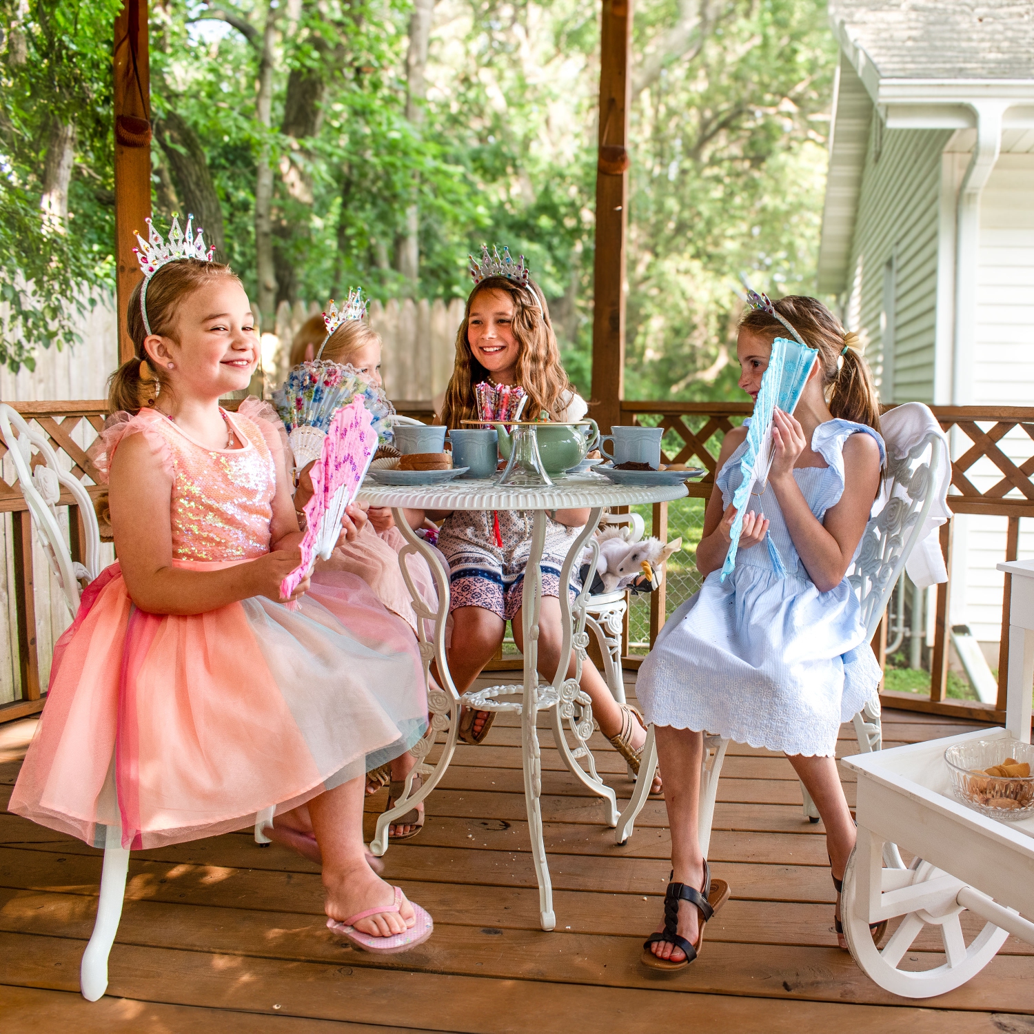 Sunnydaze Flower Design Cast Aluminum 3-Piece Patio Bistro Set - White