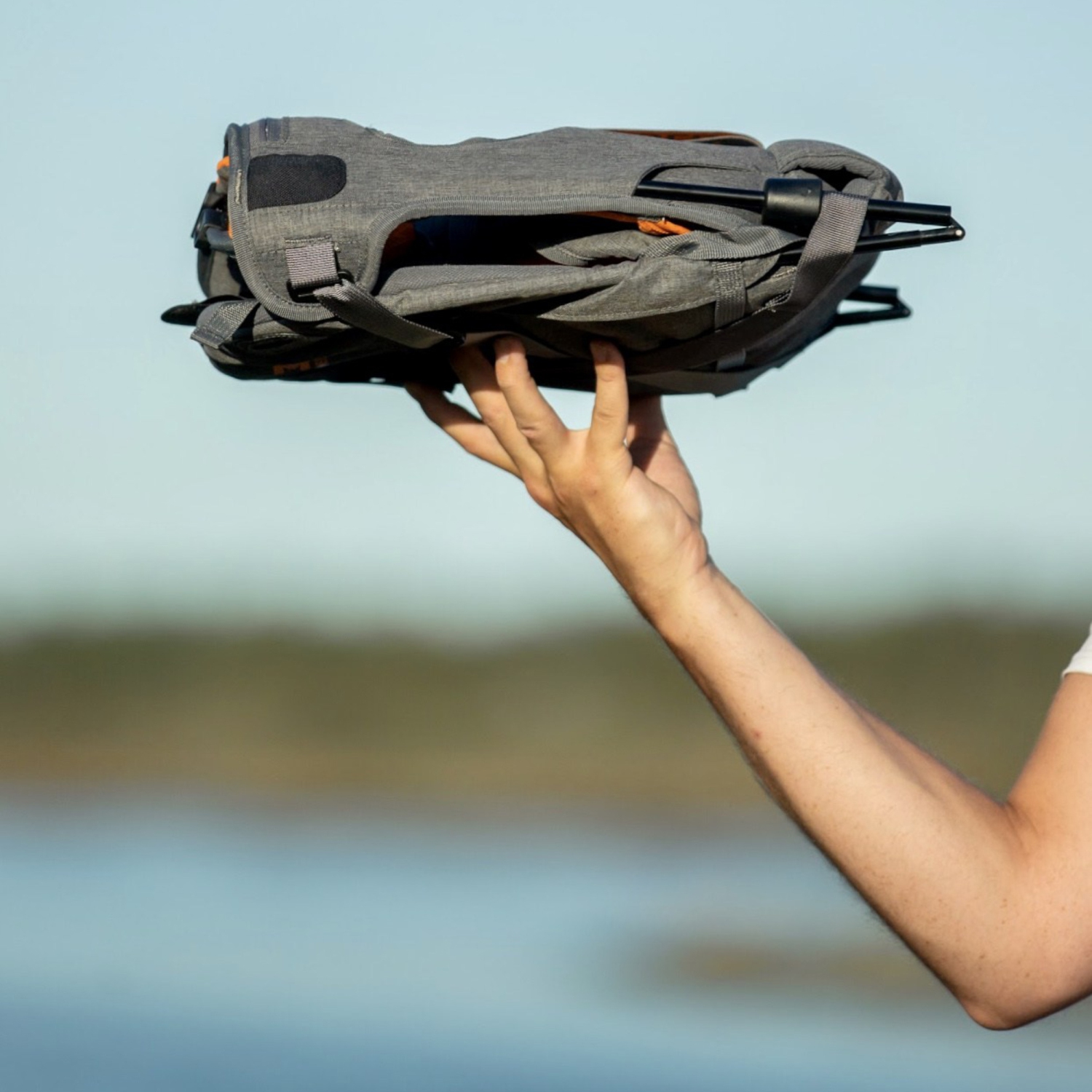 Porte-b&eacute;b&eacute; d'&eacute;paule G4 de MiniMeis - Gris/Orange