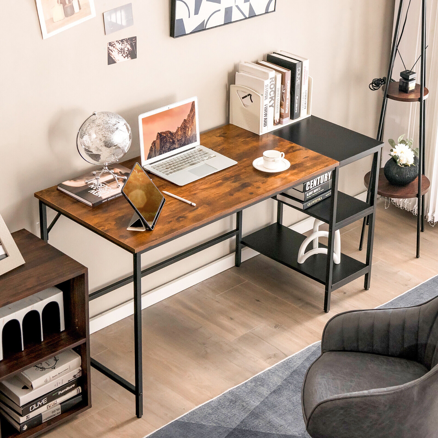 Table d'étude et d'écriture de bureau d'ordinateur de 55&nbsp;po de Costway Bureau à domicile avec étagère