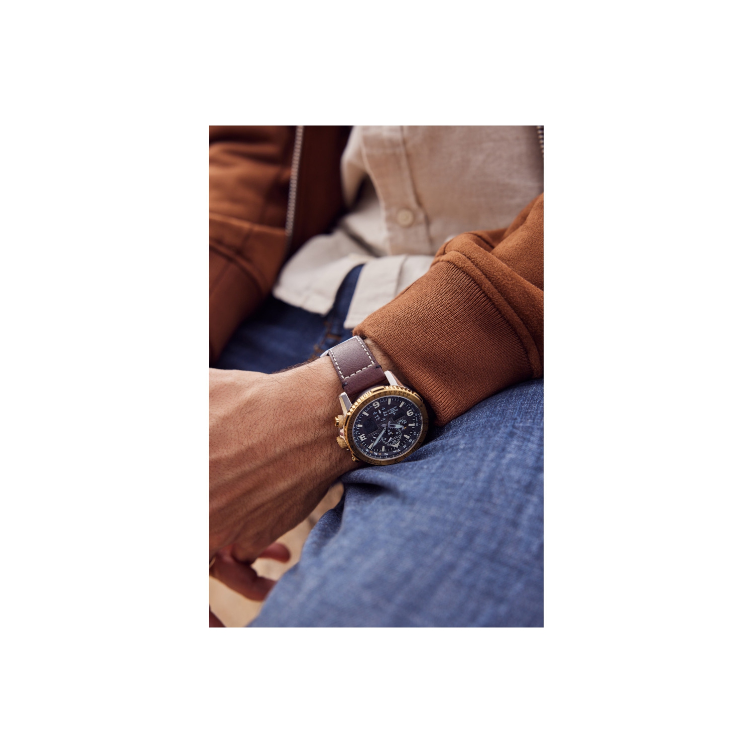 Montre pour hommes Promaster Skyhawk A-T Eco-Drive 45&nbsp;mm de Citizen avec boîtier inox deux tons, bracelet cuir brun et cadran gris