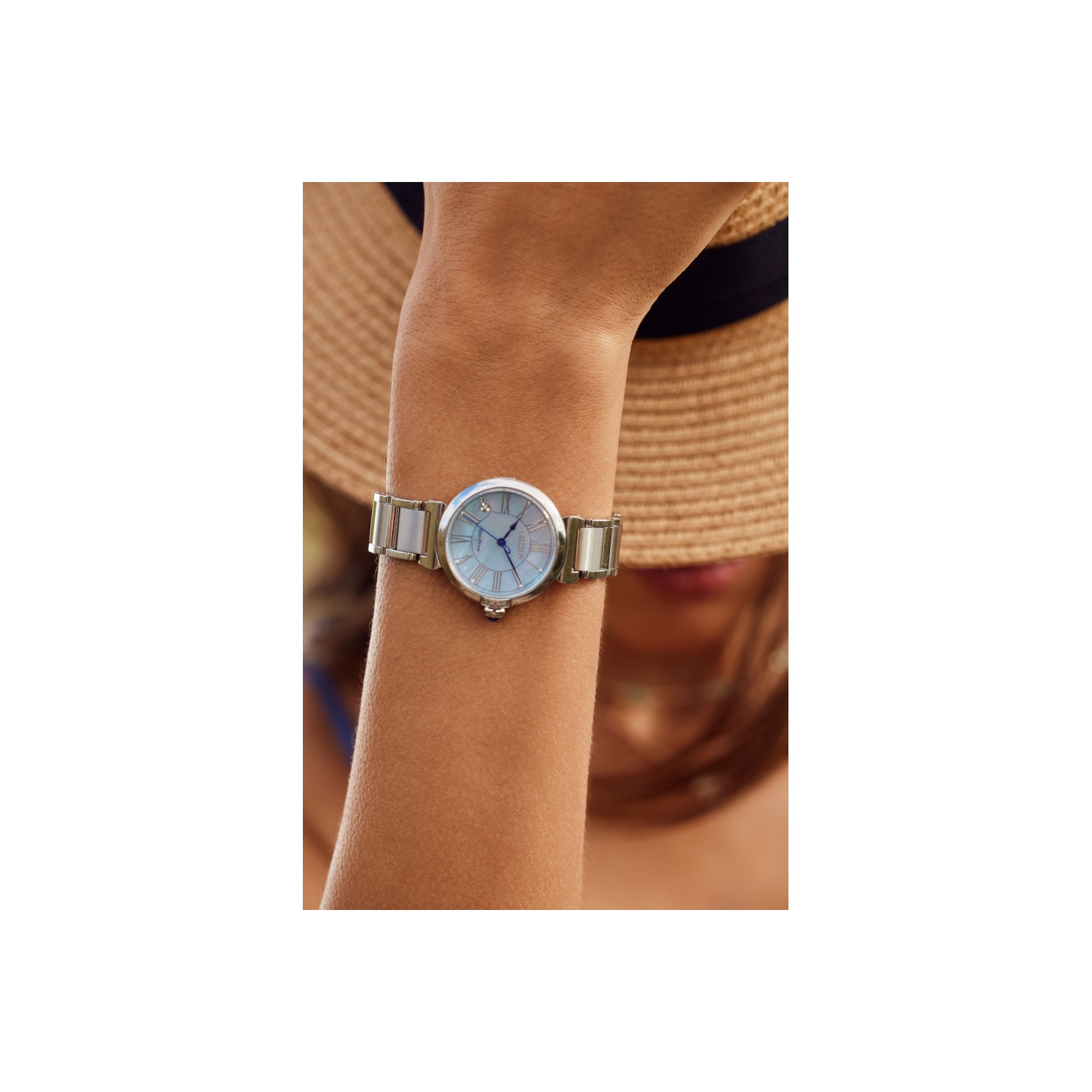 Montre pour femmes L Mae Eco-Drive de Citizen 29,5&nbsp;mm avec boîtier et bracelet en acier inoxydable argenté et cadran bleu pâle