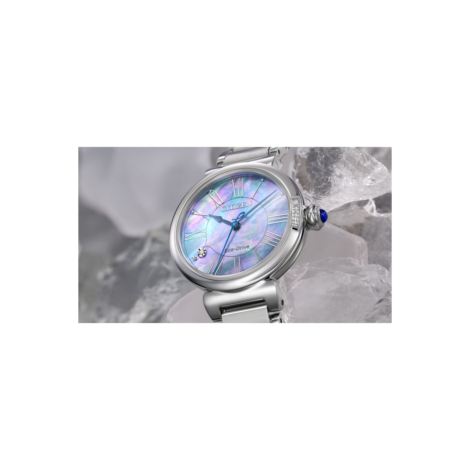Montre pour femmes L Mae Eco-Drive de Citizen 29,5&nbsp;mm avec boîtier et bracelet en acier inoxydable argenté et cadran bleu pâle