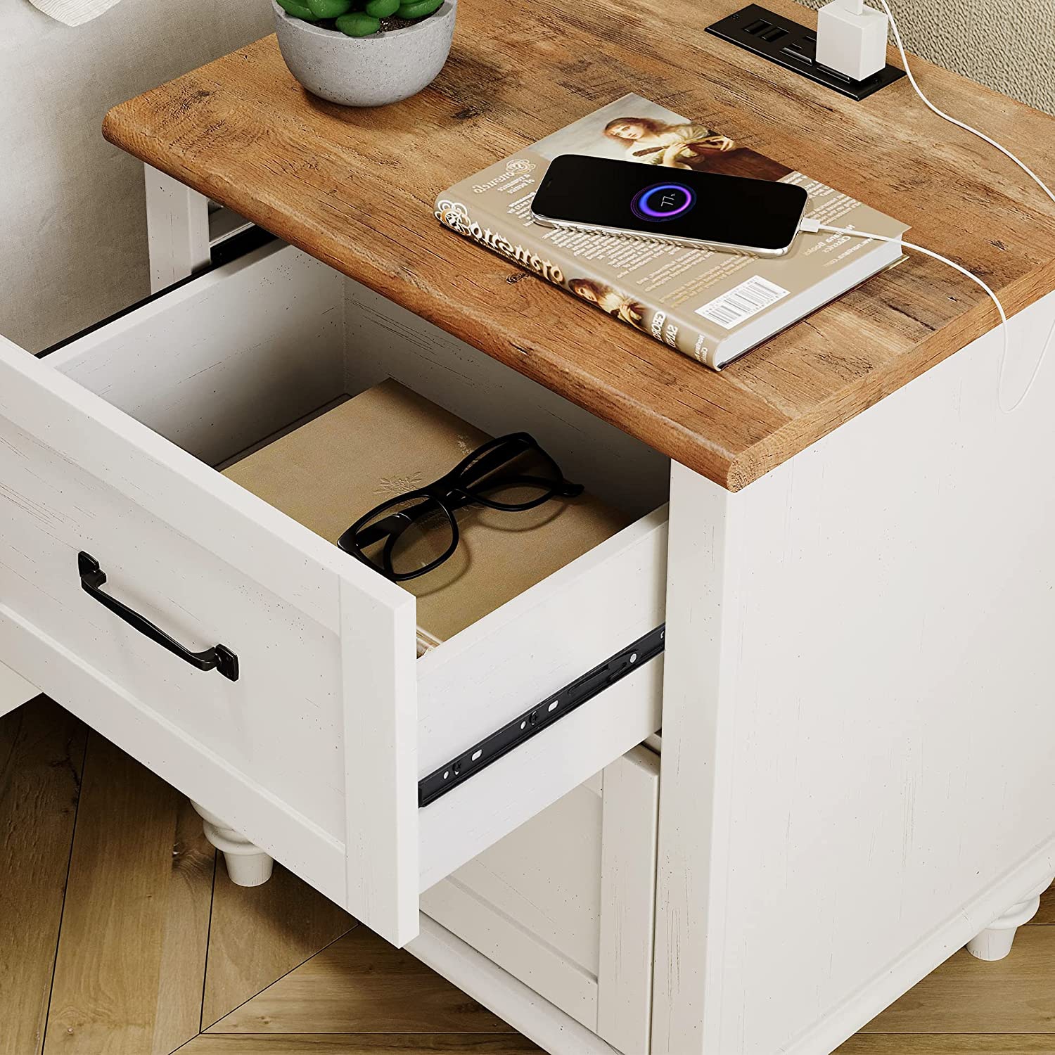 Tables de chevet WAMPAT avec station de chargement, table d’extrémité avec ports USB et prises pour le salon, table d’appoint avec 2 tiroirs pour