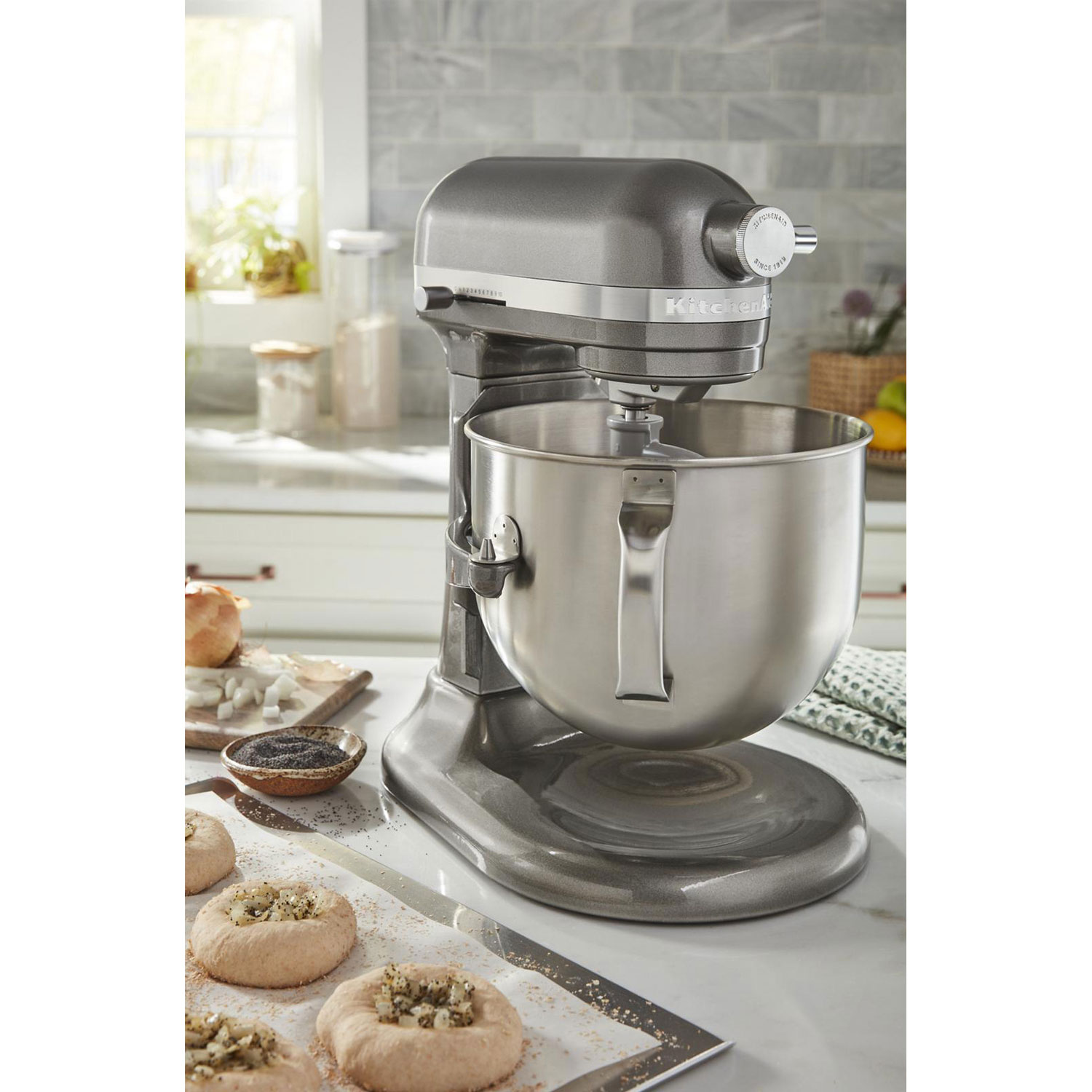 Batteur sur socle à bol relevable Professional de KitchenAid - 7 pte - 500 W - Médaillon en argent