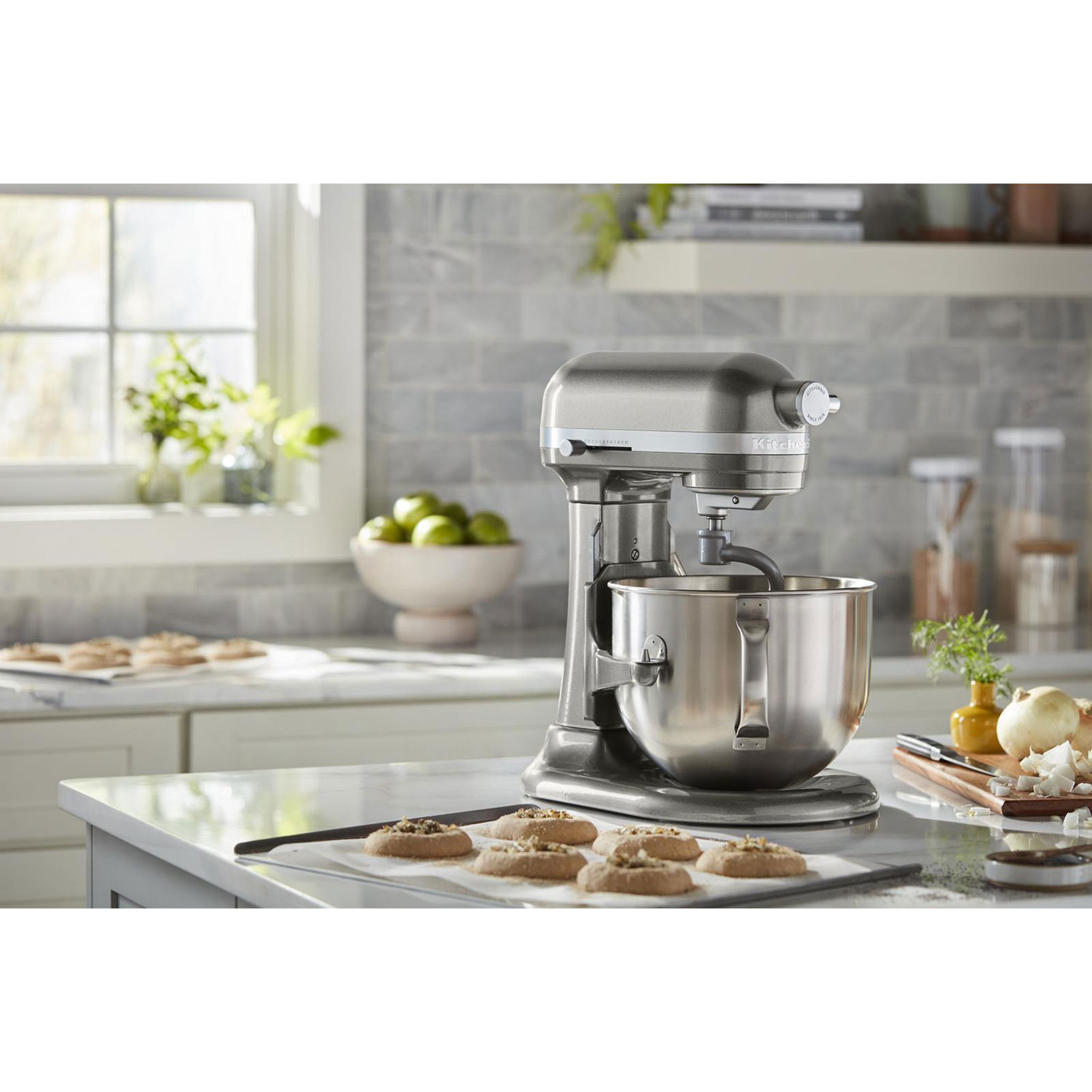 Batteur sur socle à bol relevable Professional de KitchenAid - 7 pte - 500 W - Médaillon en argent