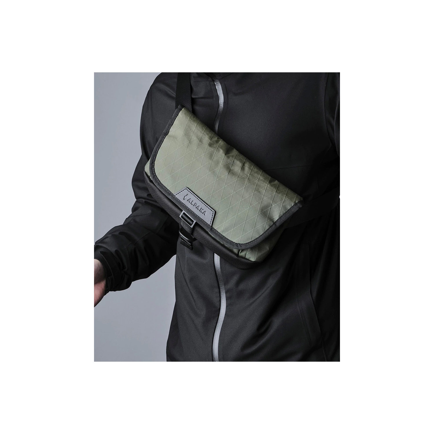 ALPAKA Air Sling V2 Sac à bandoulière imperméable pour téléphone et autres articles de tous les jours capacité de 4 litres fermetures à glissière