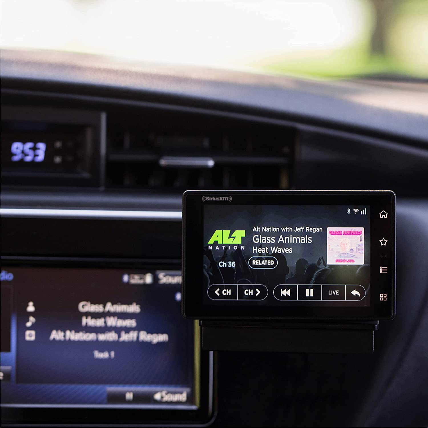 SiriusXM Tour Satellite Radio with Vehicle + Home Kit Bundle