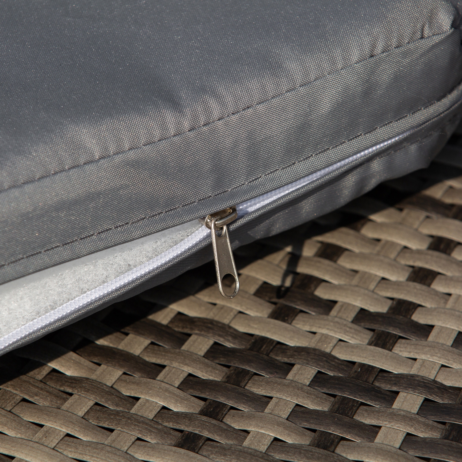 Lit de repos extérieur de 4 pièces Outsunny avec auvent rétractable, canapé-lit rond en osier de résine, ensemble de meubles de patio modulaires avec