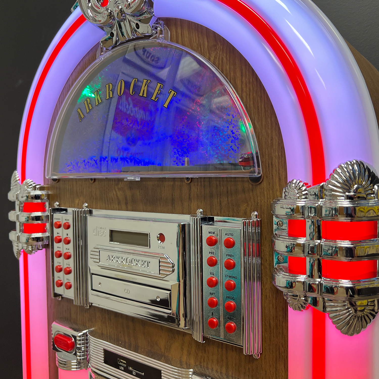 Jukebox de taille moyenne Taurus II d’ArkRocket avec support en chêne