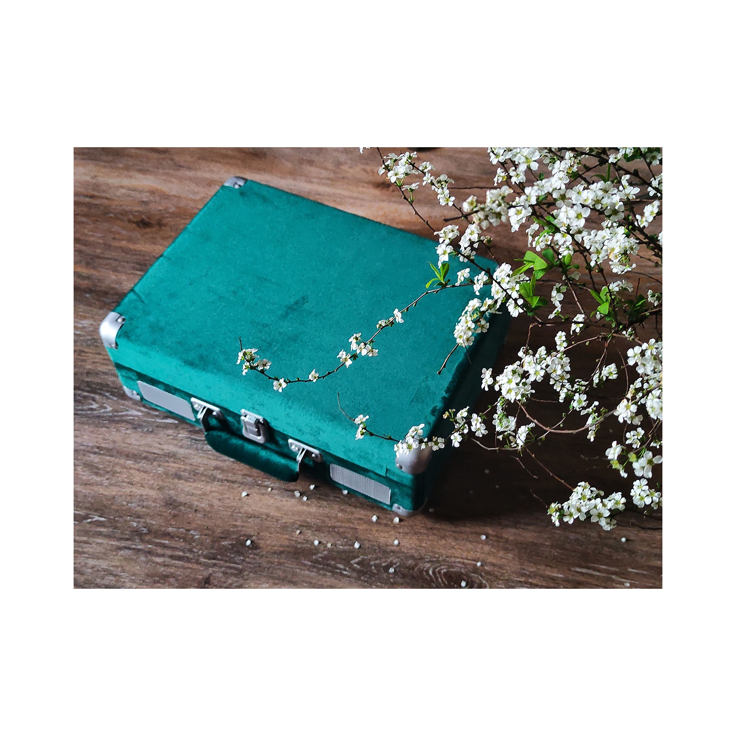 Tourne-disque Bluetooth rétro Curiosity d’ArkRocket avec 3 vitesses et haut-parleurs intégrés - velours vert