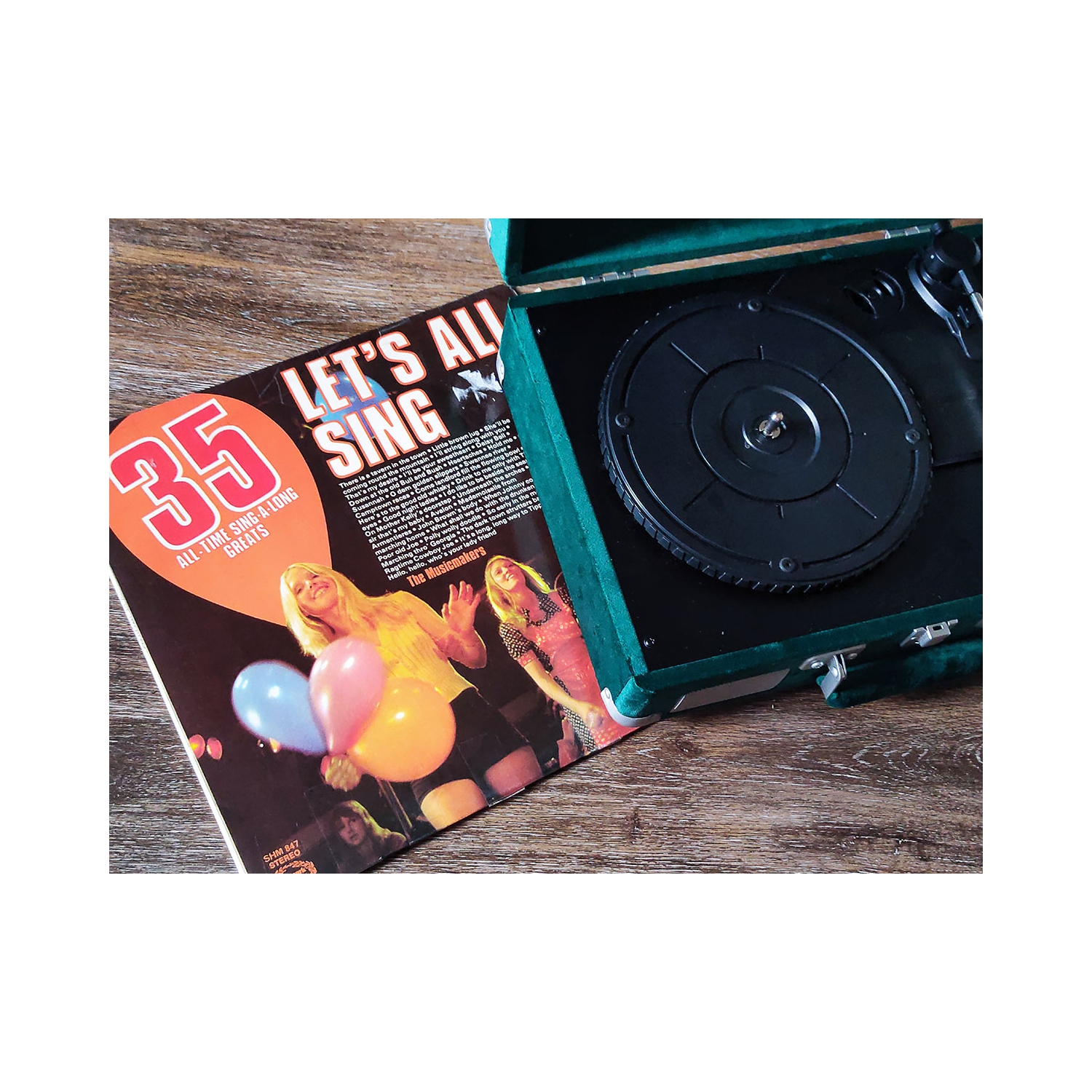 Tourne-disque Bluetooth rétro Curiosity d’ArkRocket avec 3 vitesses et haut-parleurs intégrés - velours vert