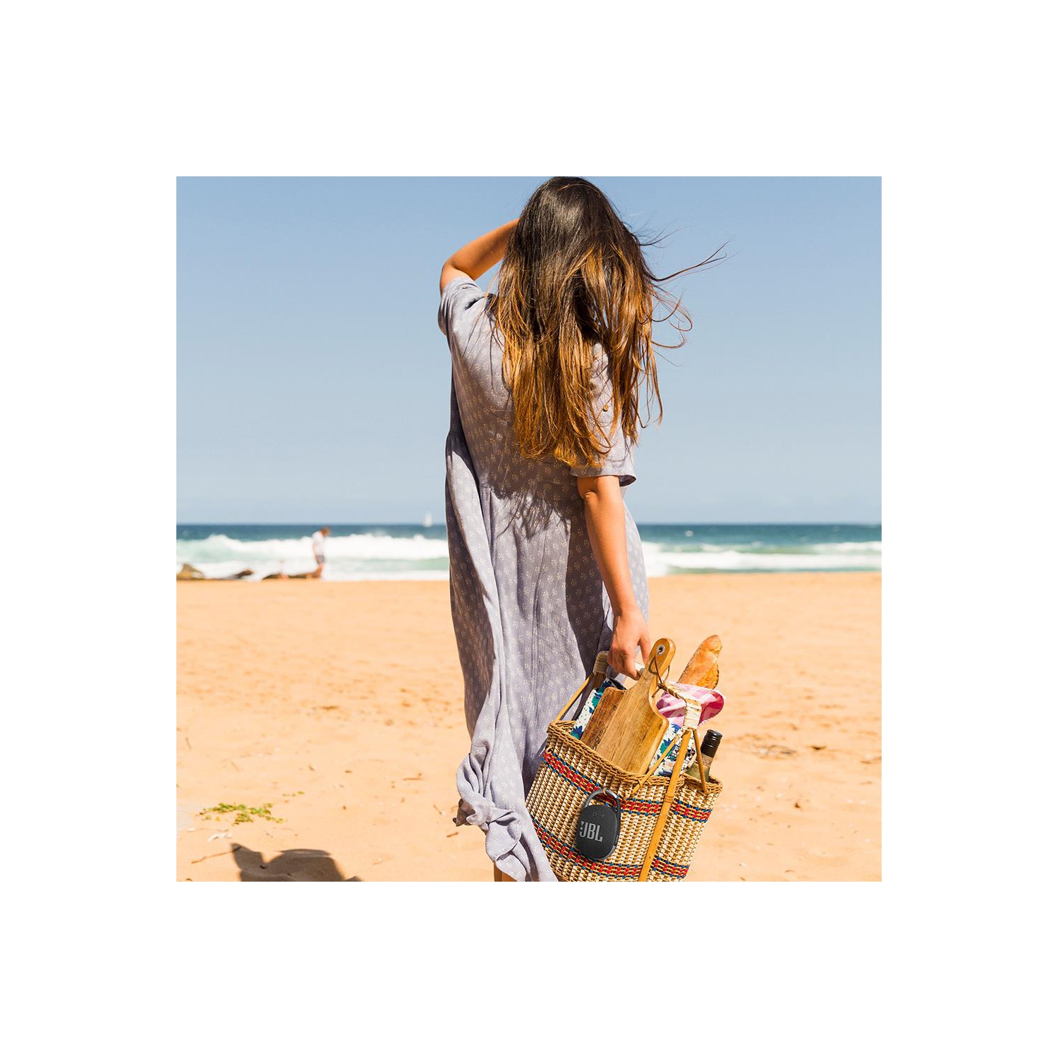 Remis à neuf - haut-parleur étanche portatif Clip 4 de JBL (noir) - remis à neuf